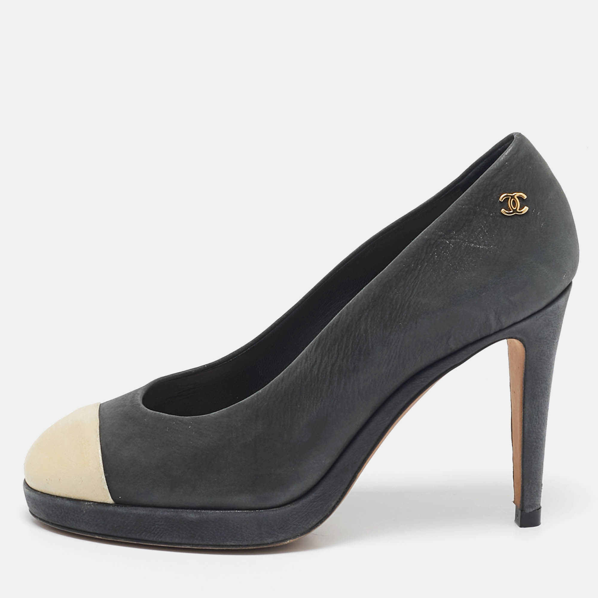 

Chanel Grey/Black Leather CC Cap Toe Pumps Size