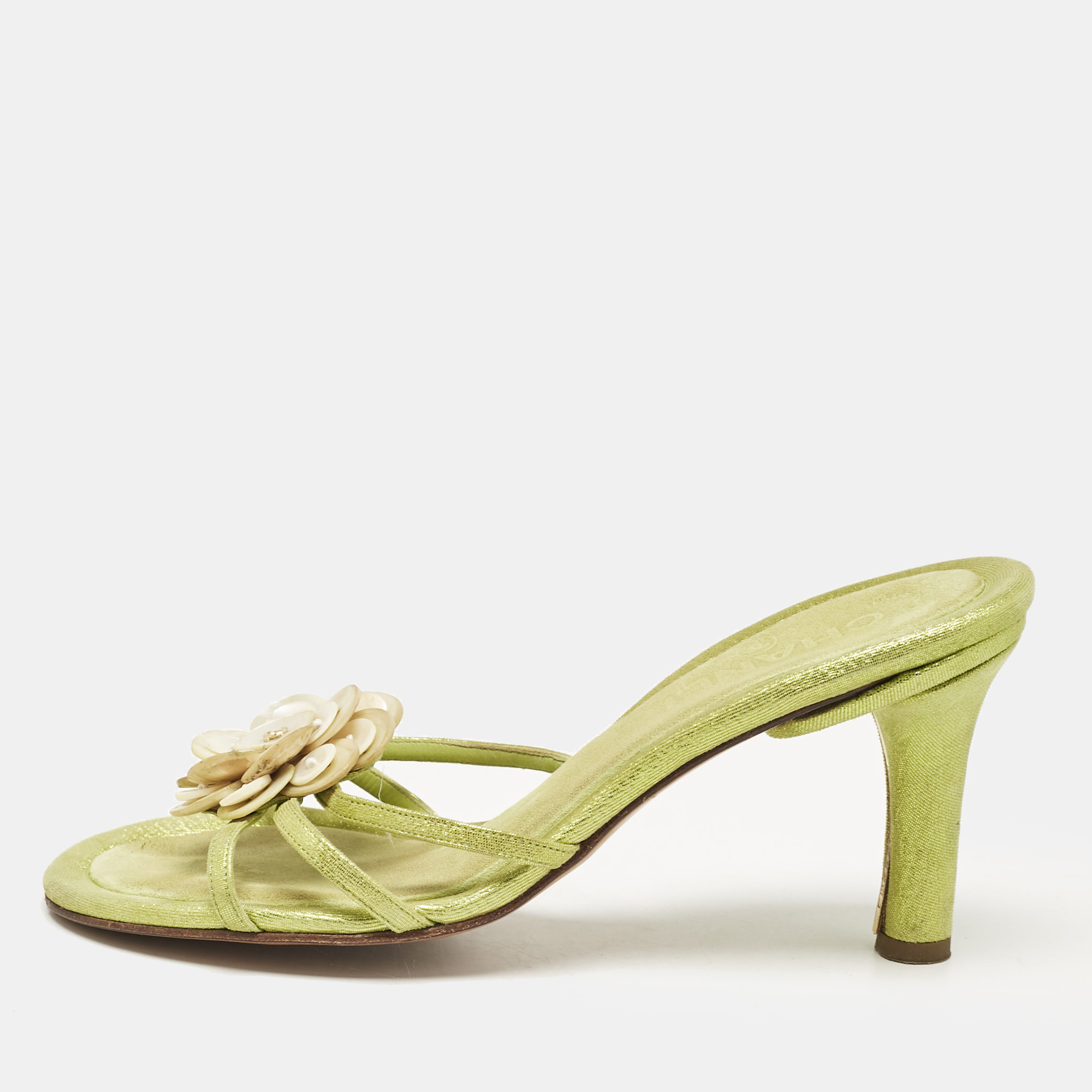 

Chanel Metallic Green Suede Pearl Embellished Camellia Slide Sandals Size