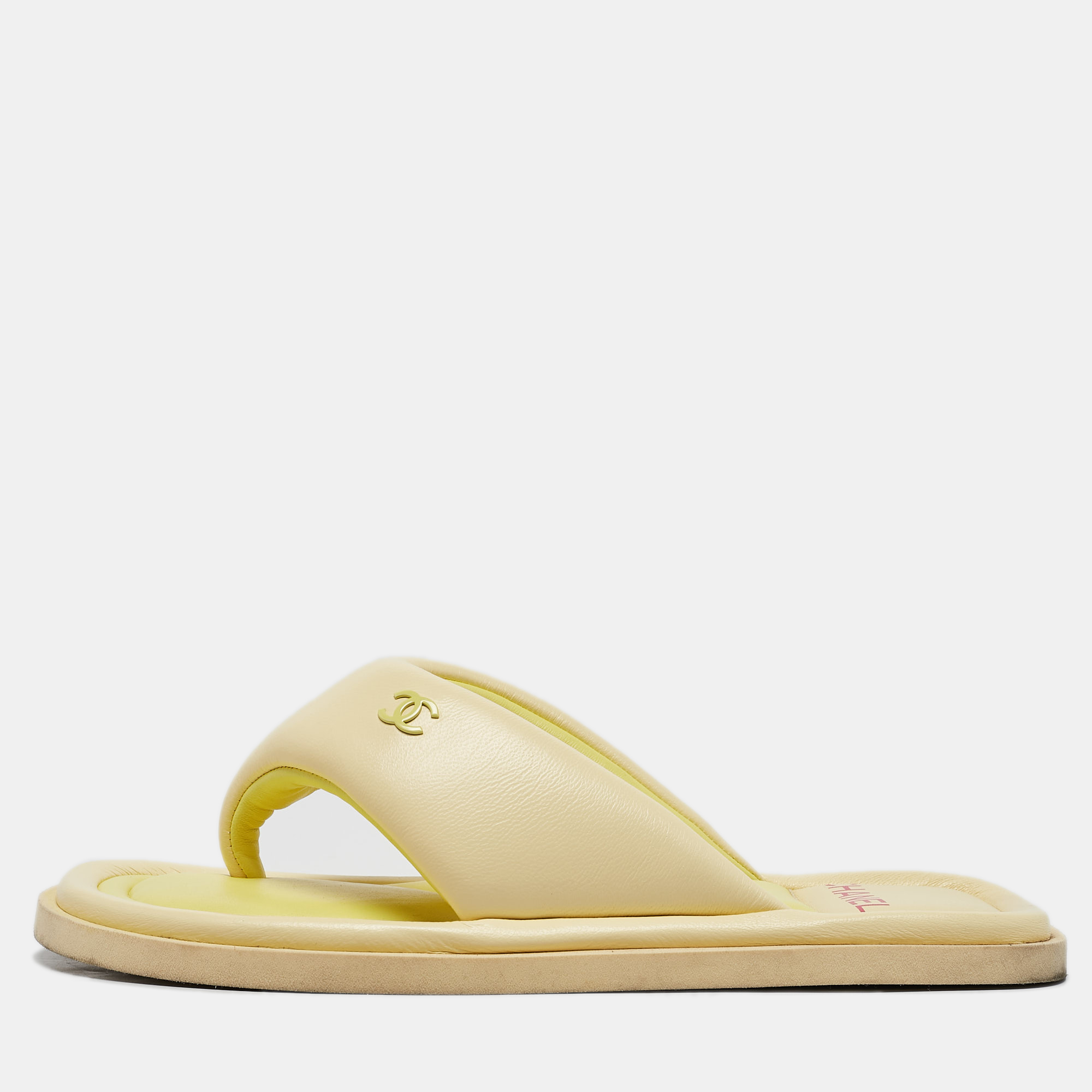 

Chanel Yellow Leather Interlocking CC Logo Flip Flops Sandals Size