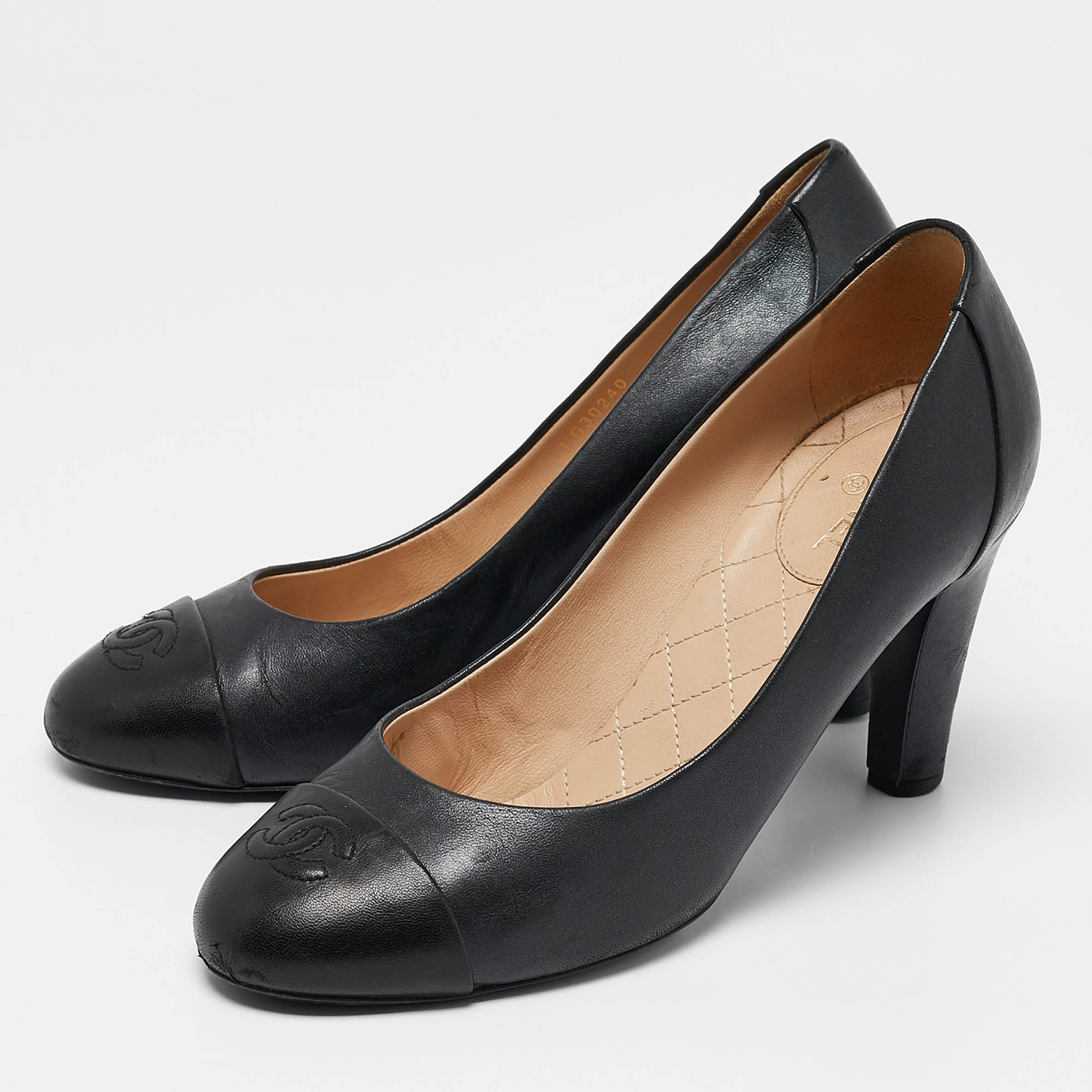 Chanel Navy Blue Leather CC Cap Toe Pumps Size 39 