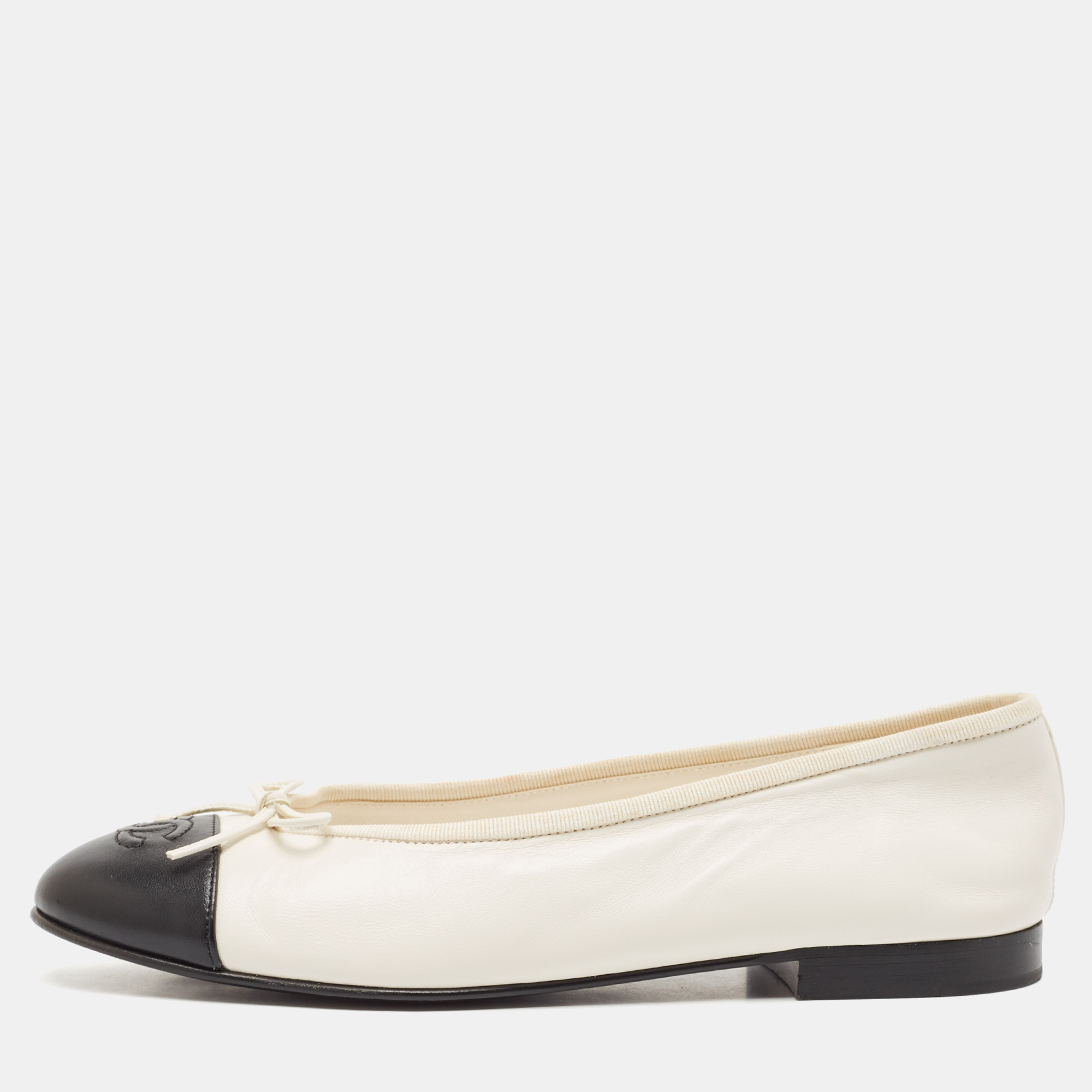 

Chanel White/Black Leather CC Cap Toe Bow Ballet Flats Size 39.5