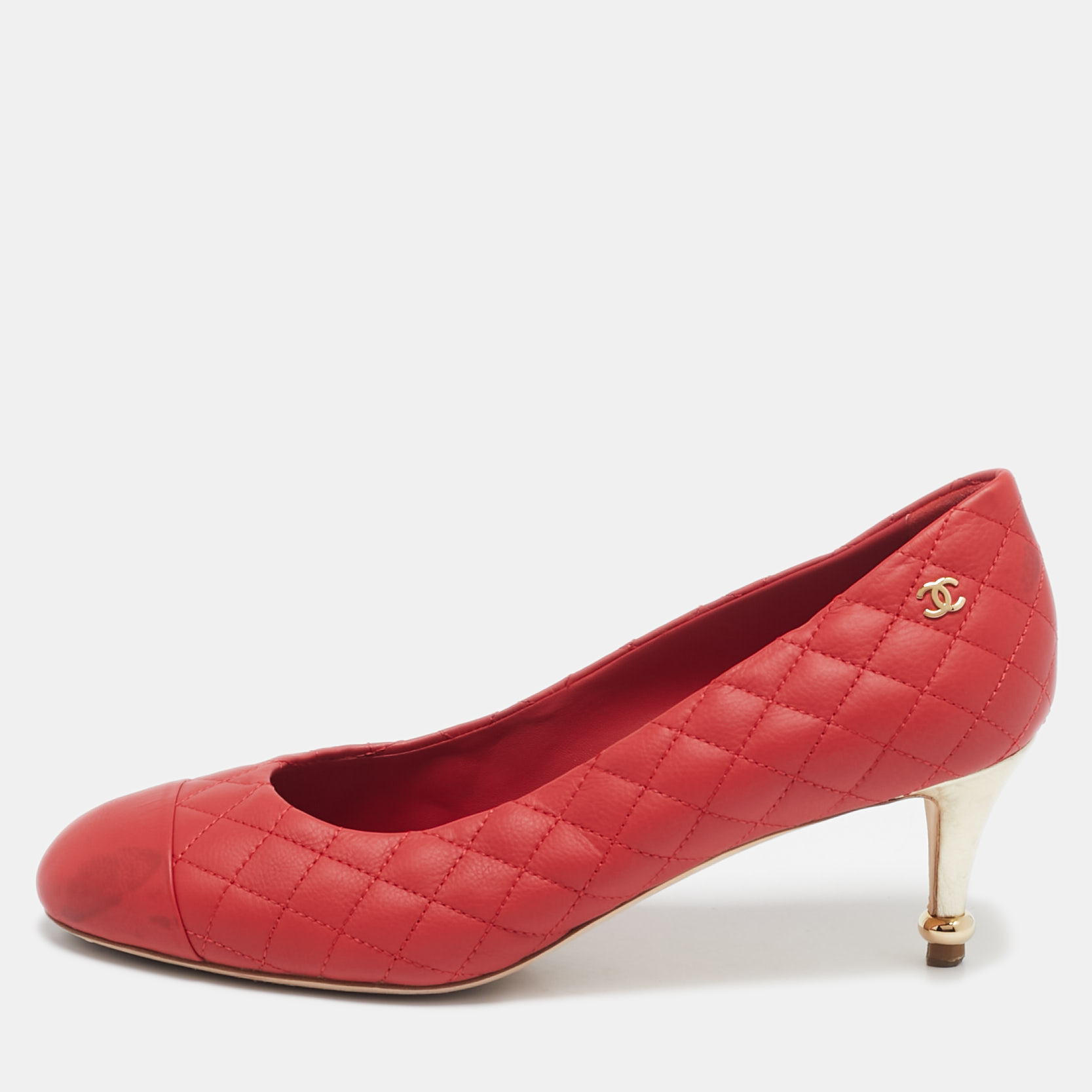 

Chanel Red Quilted Leather CC Cap Toe Pumps Size