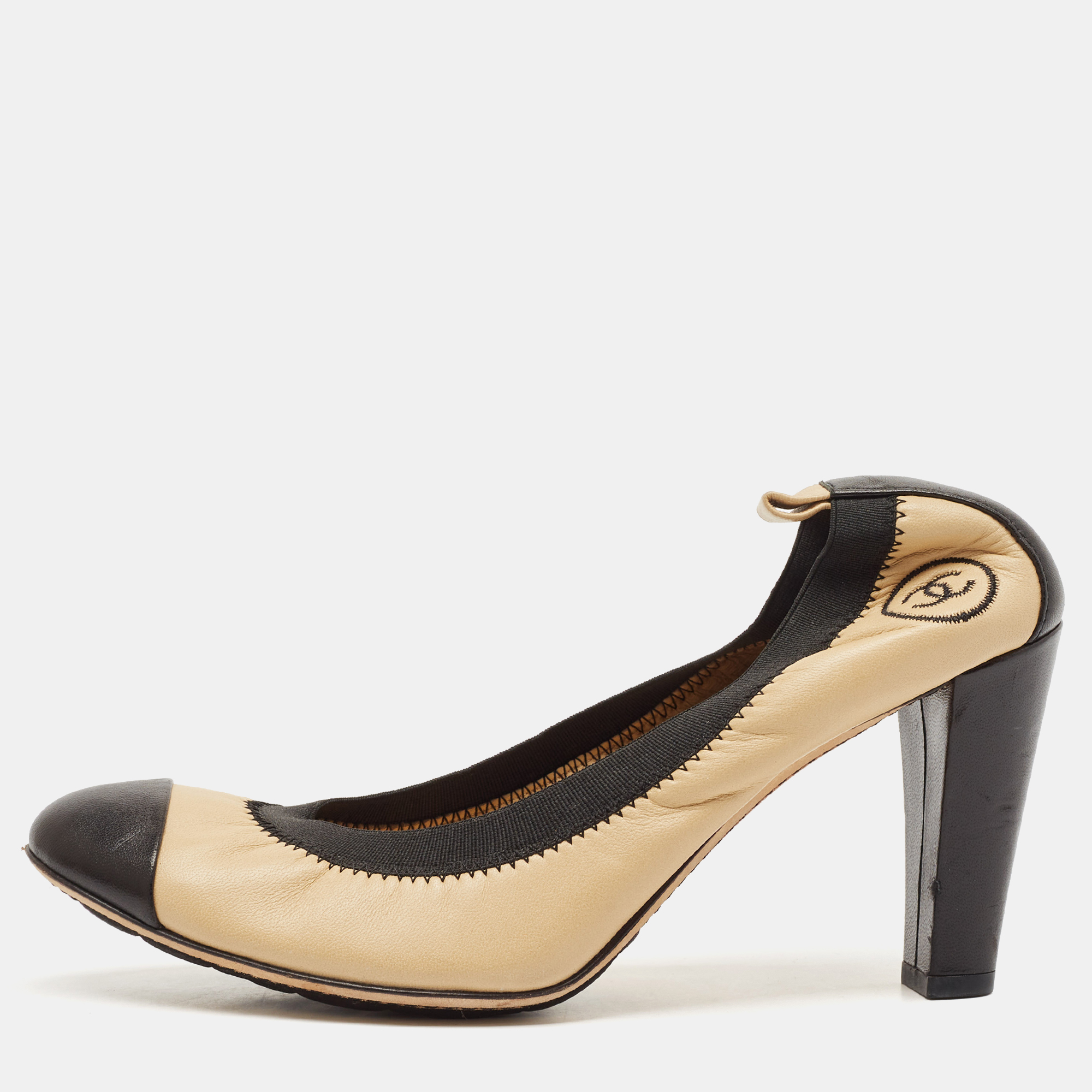 

Chanel Beige/Black Leather Elastic Scrunch Pumps Size