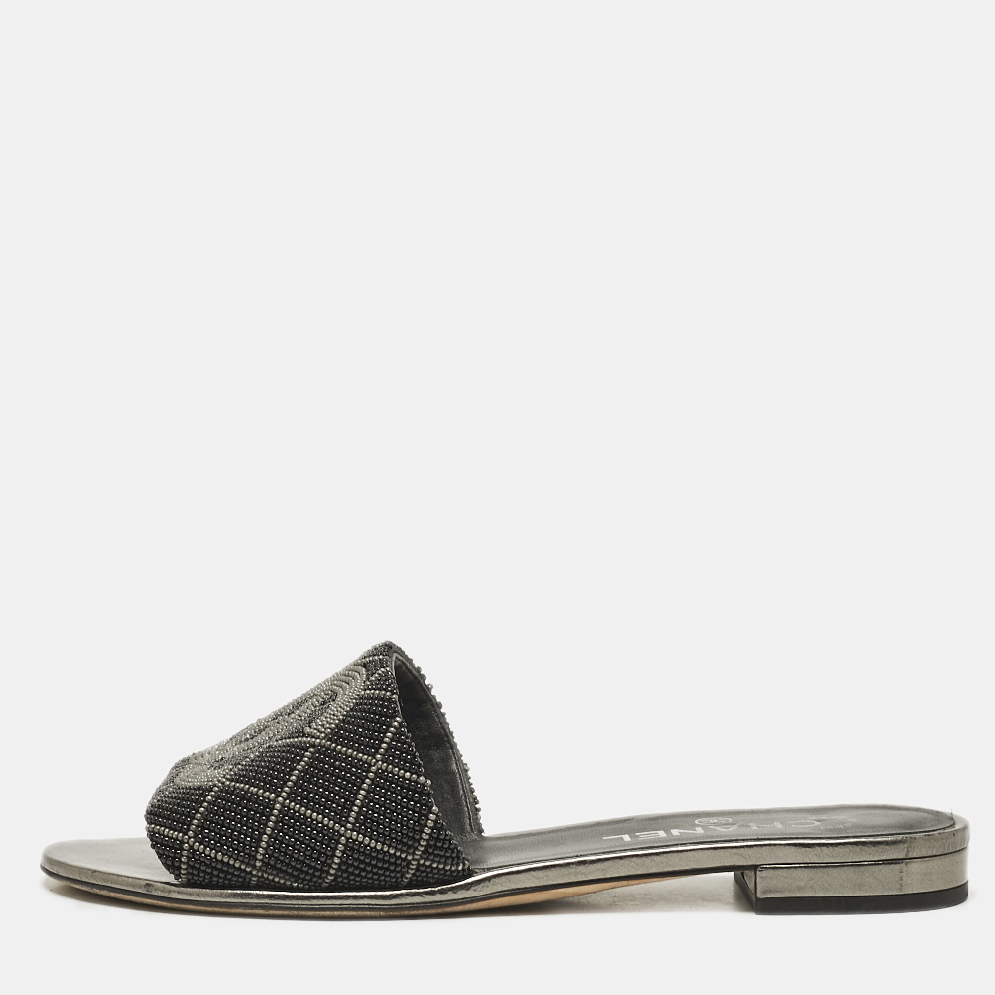 

Chanel Metallic Grey Leather Interlocking CC Logo Flat Slides Size