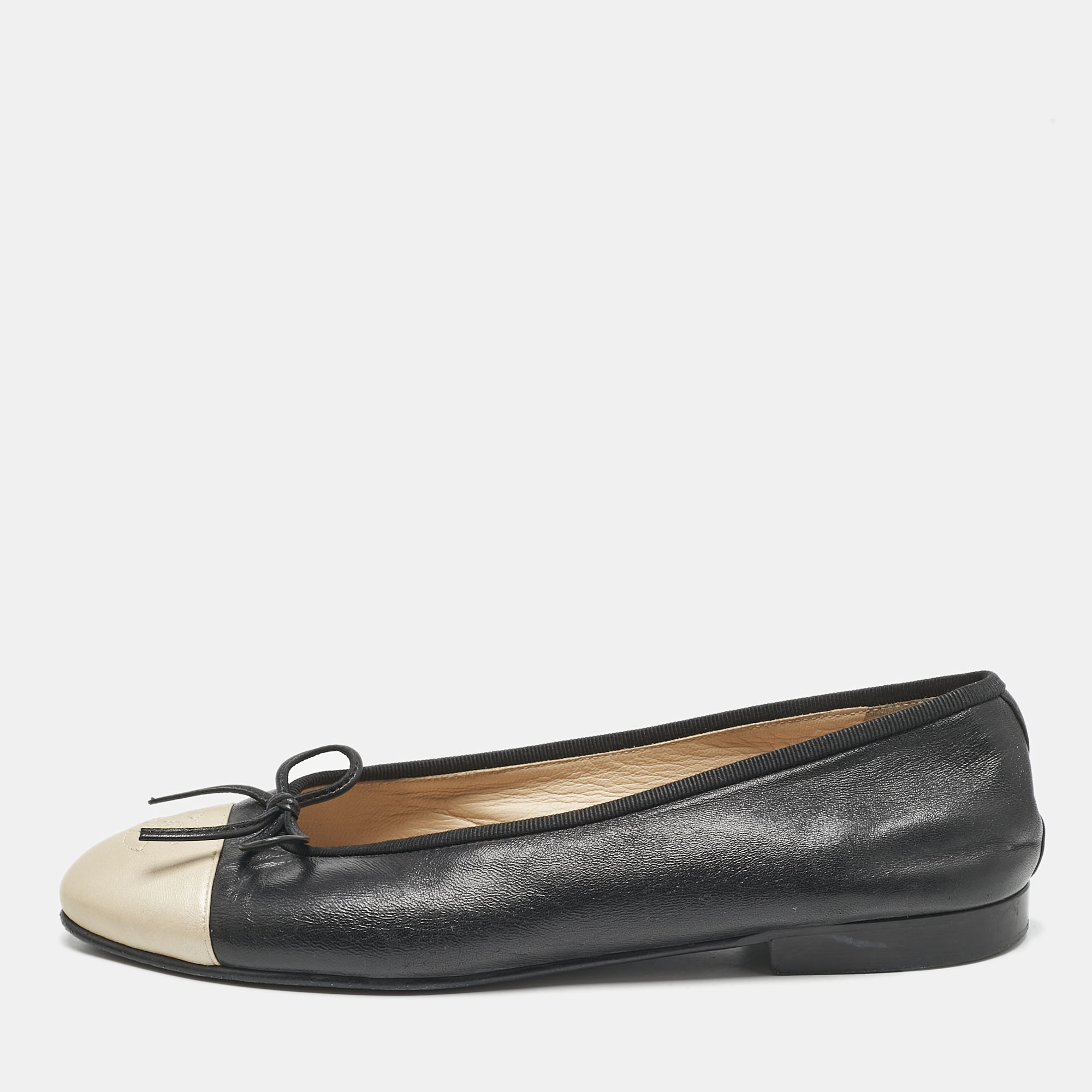 

Chanel Black/Beige Leather CC Ballet Flats Size