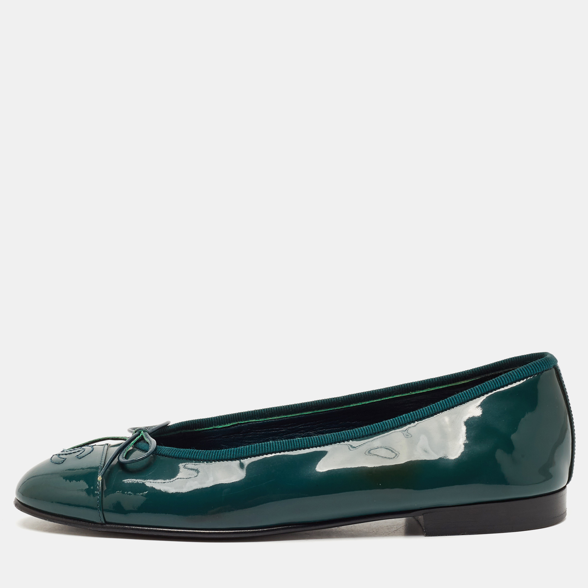 

Chanel Dark Green Patent Leather CC Ballet Flats Size