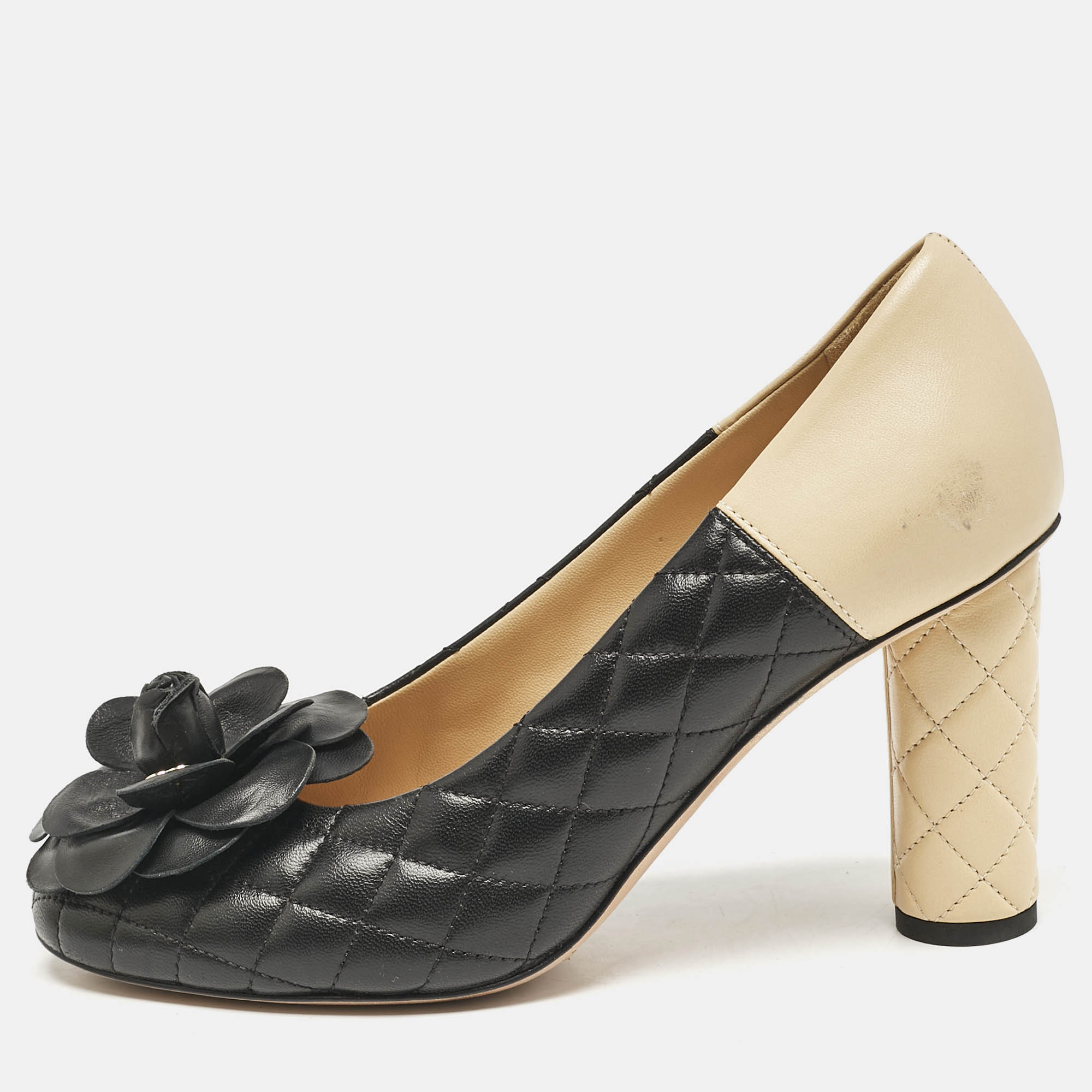 

Chanel Black/Beige Quilted Leather CC Camellia Pumps Size