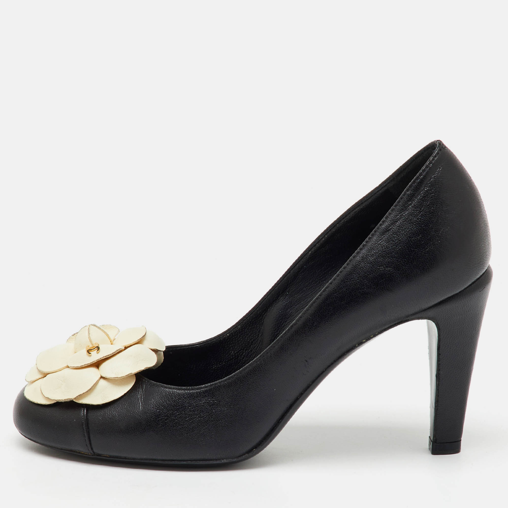 

Chanel Black/Cream Leather CC Camelia Cap Toe Pumps Size