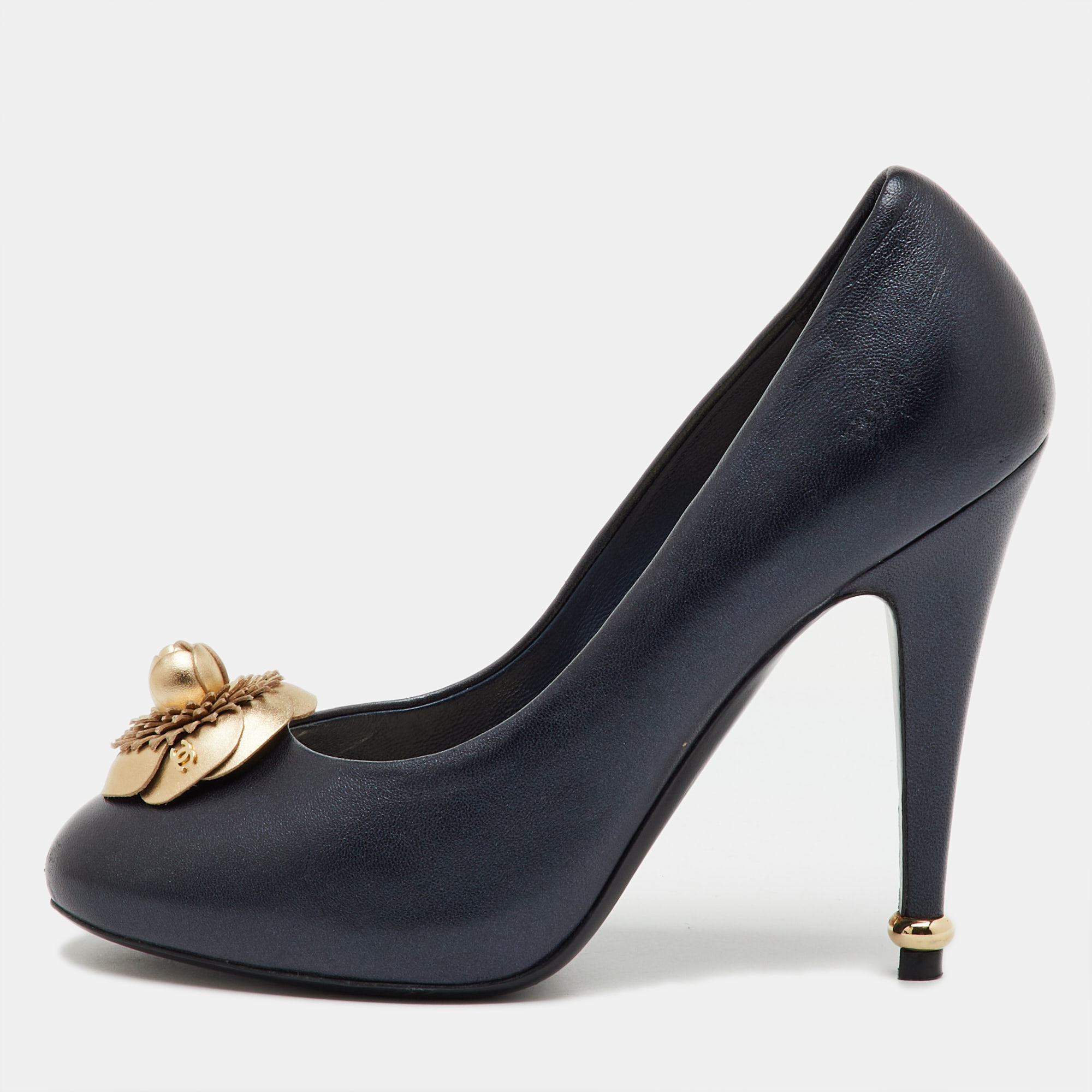 

Chanel Black/Gold Leather CC Camelia Round Toe Pumps Size