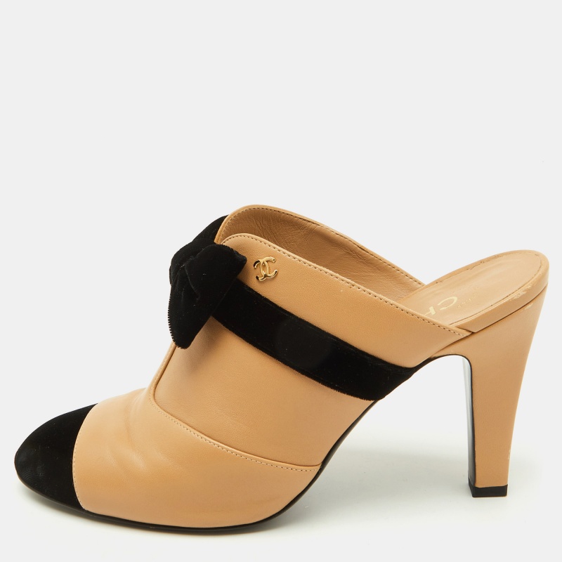 

Chanel Beige/Black Leather and Velvet Bow Cap Toe Mules Size