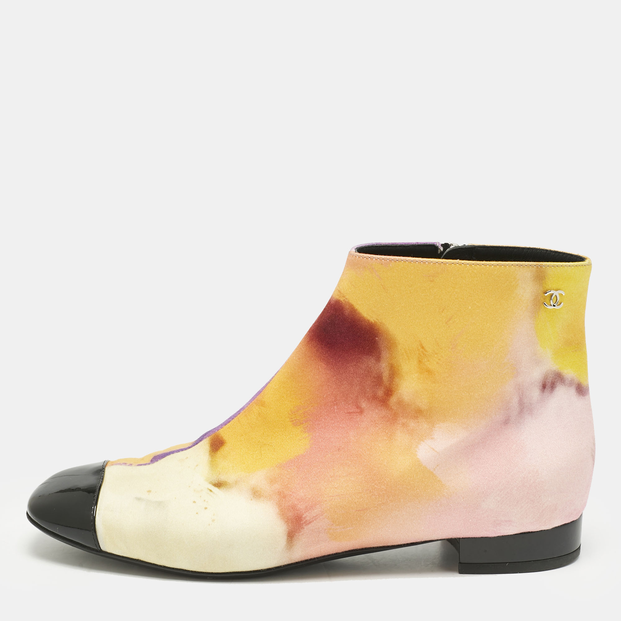 

Chanel Multicolor Fabric CC Zip Ankle Length Boots Size
