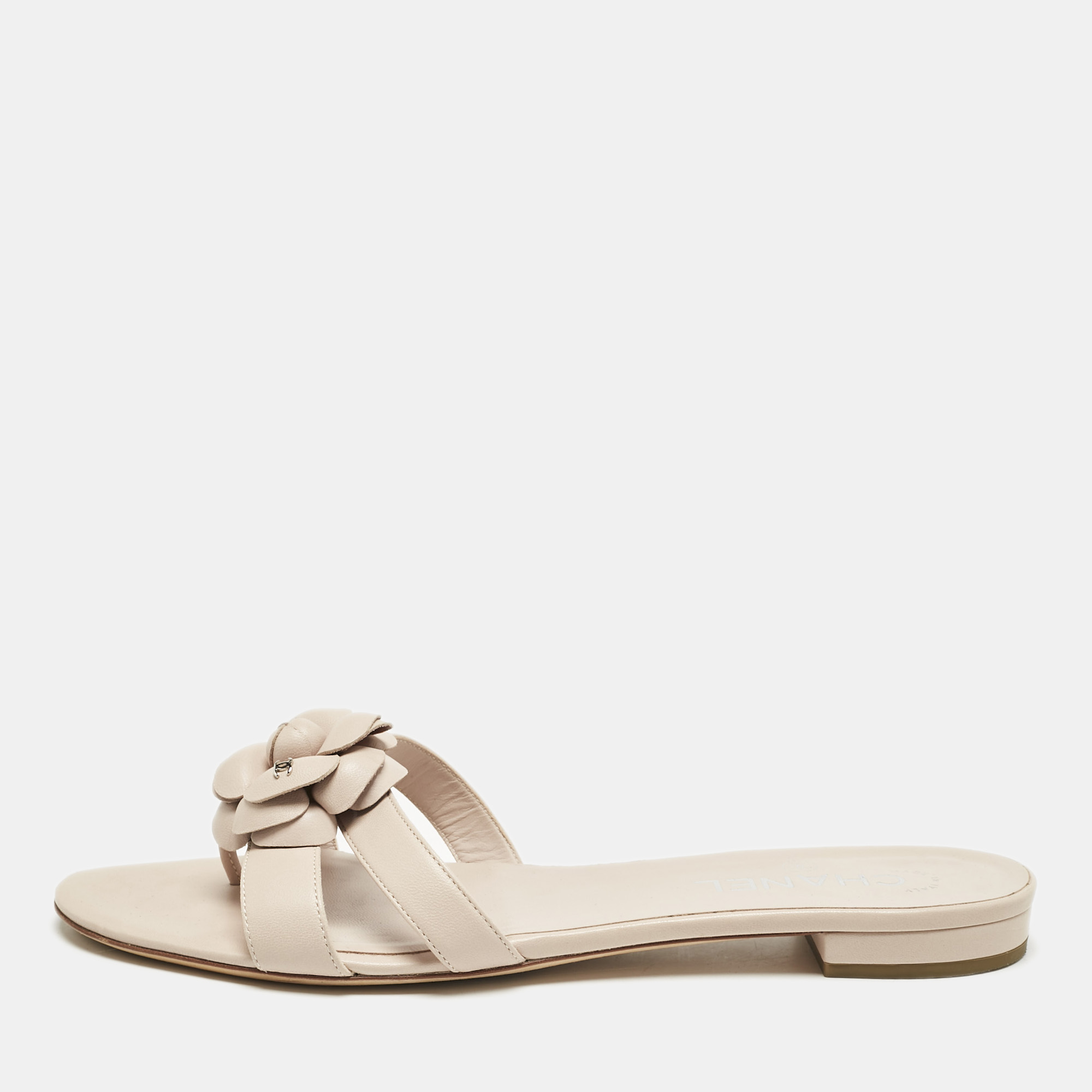 

Chanel Beige Quilted Leather CC Camellia Embellished Flat Slides Size