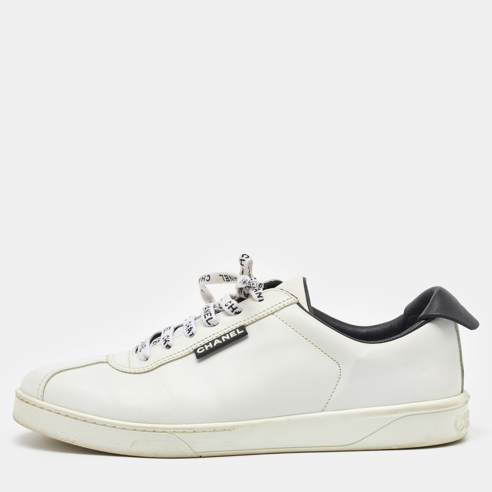 

Chanel White/Black Leather CC Weekender Low Top Sneakers Size