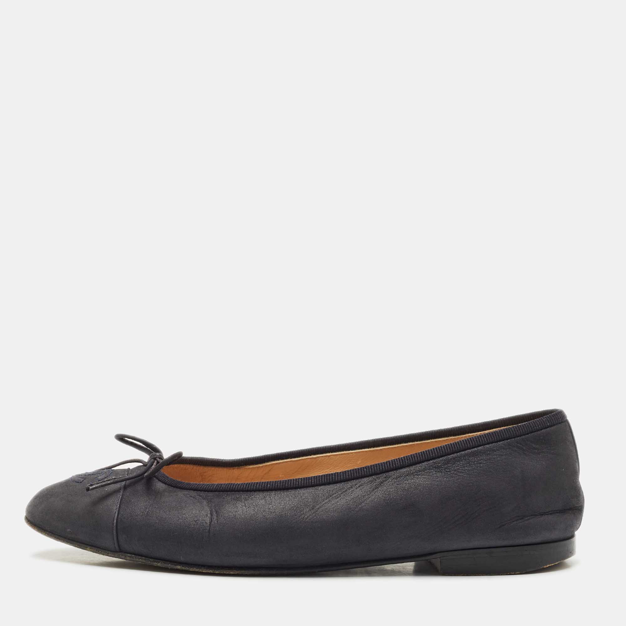 

Chanel Navy Blue Leather CC Cap Toe Bow Ballet Flats Size