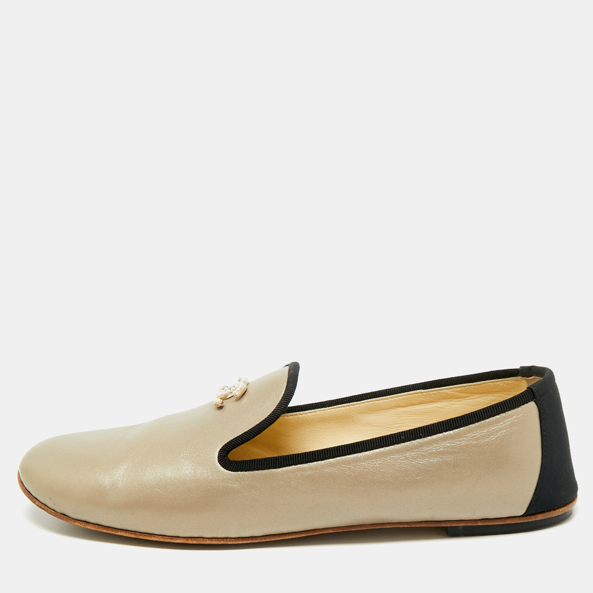 

Chanel Light Gold/Black Leather and Fabric CC Pearl Smoking Slippers Size