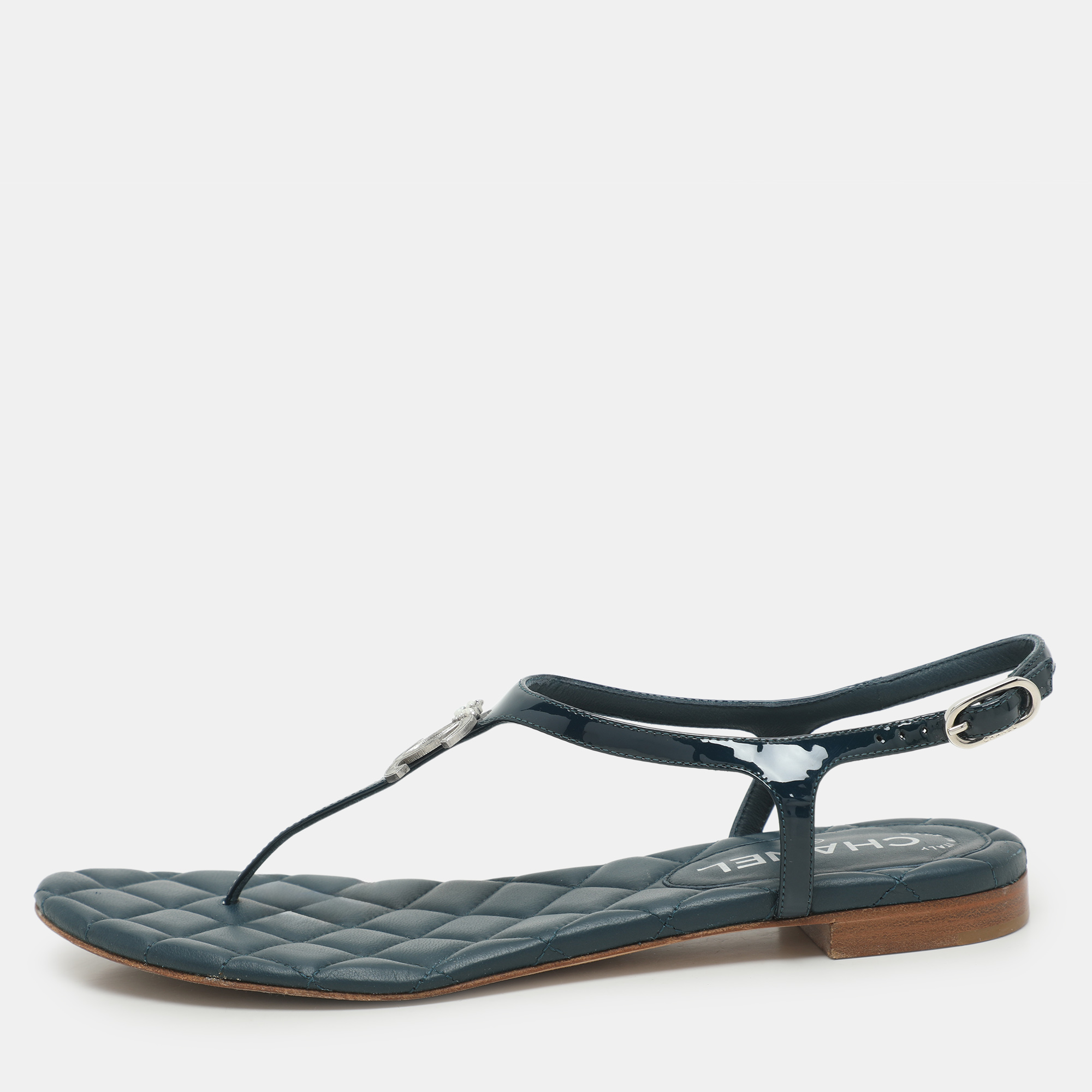

Chanel Blue Patent Leather Embellished CC Flat Sandals Size