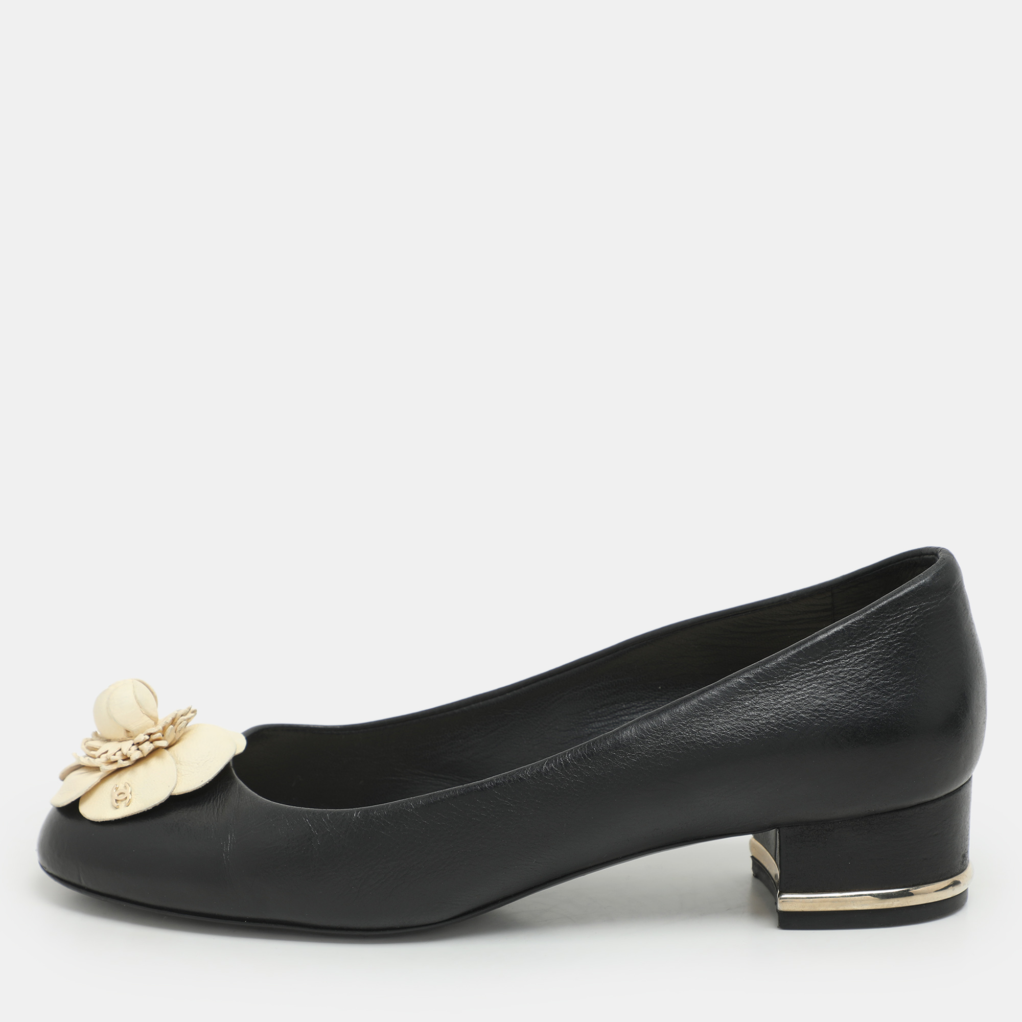 

Chanel Black/Cream Leather CC Camelia Embellished Pumps Size