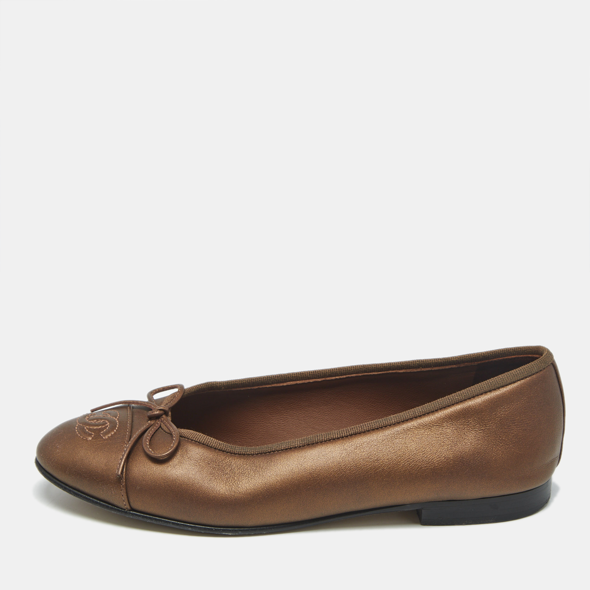 Pre-owned Chanel Bronze Leather Cc Cap Toe Bow Ballet Flats Size 37.5 In Brown