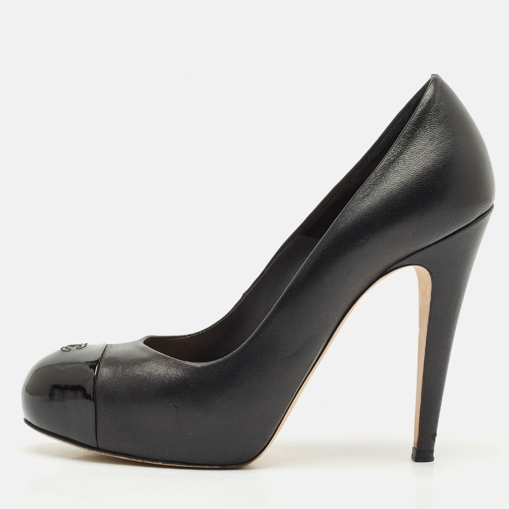 

Chanel Black Patent and Leather CC Cap Toe Pumps Size