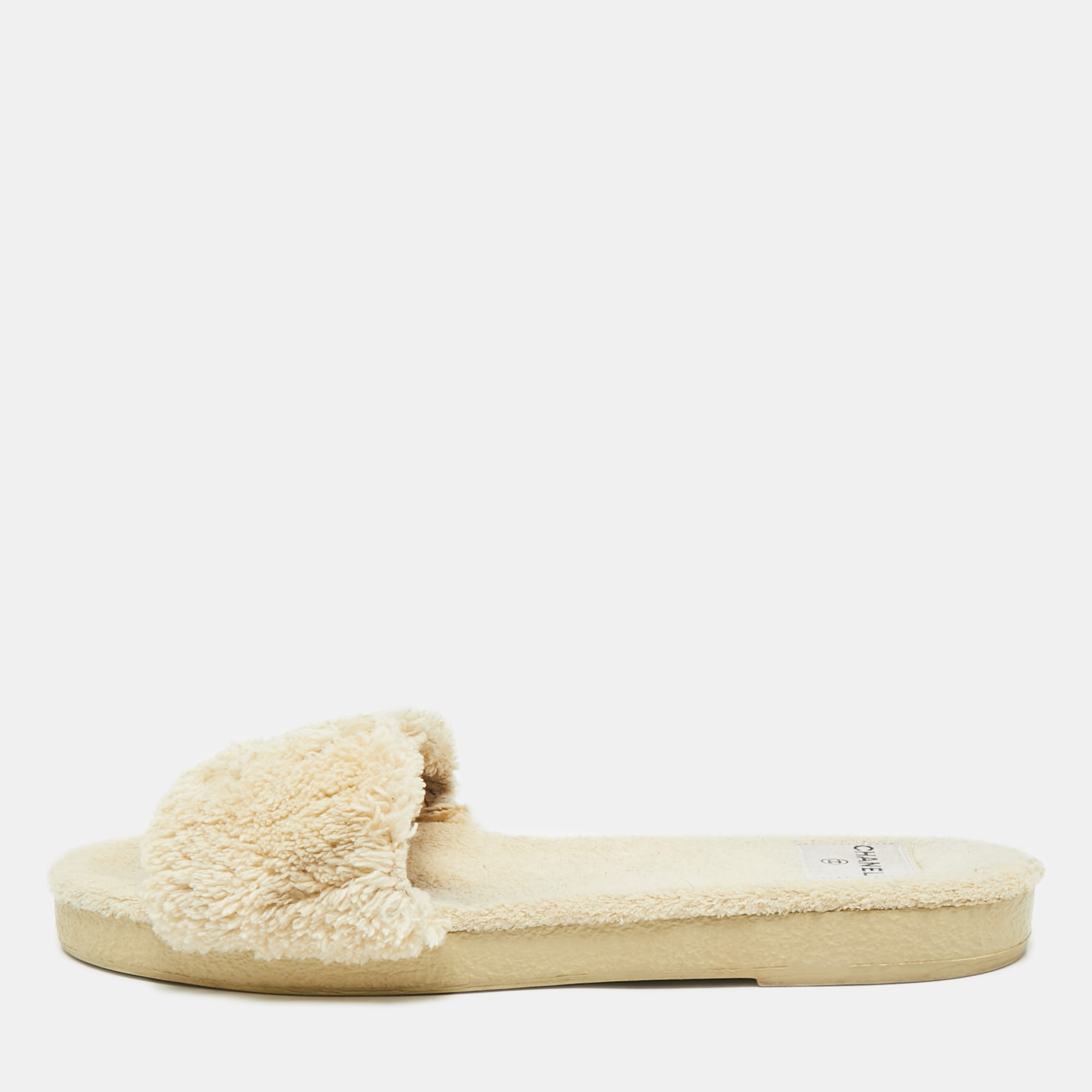 

Chanel Cream Shearling Fur Flat Sandals Size
