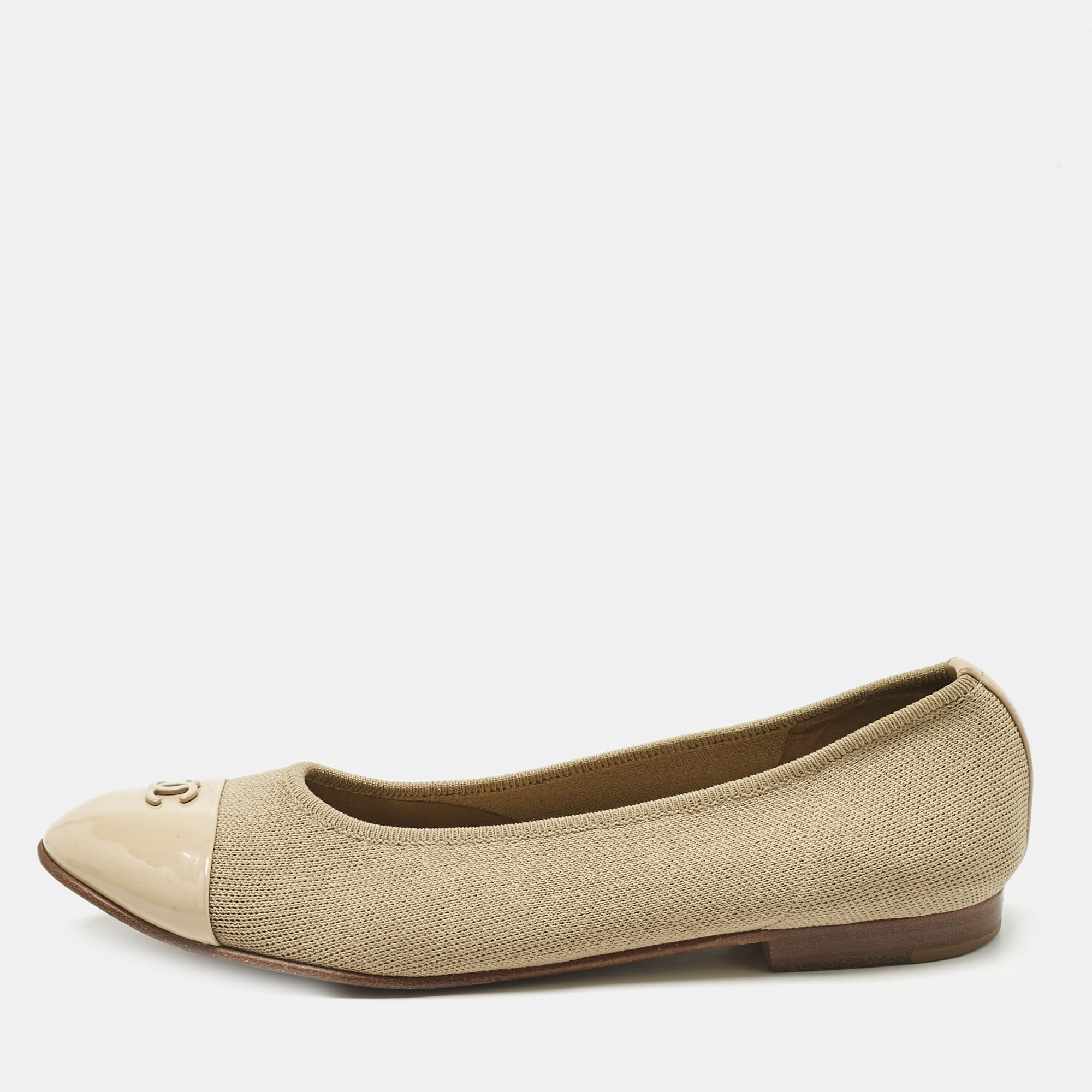 

Chanel Beige Fabric and Patent Leather CC Ballet Flats Size