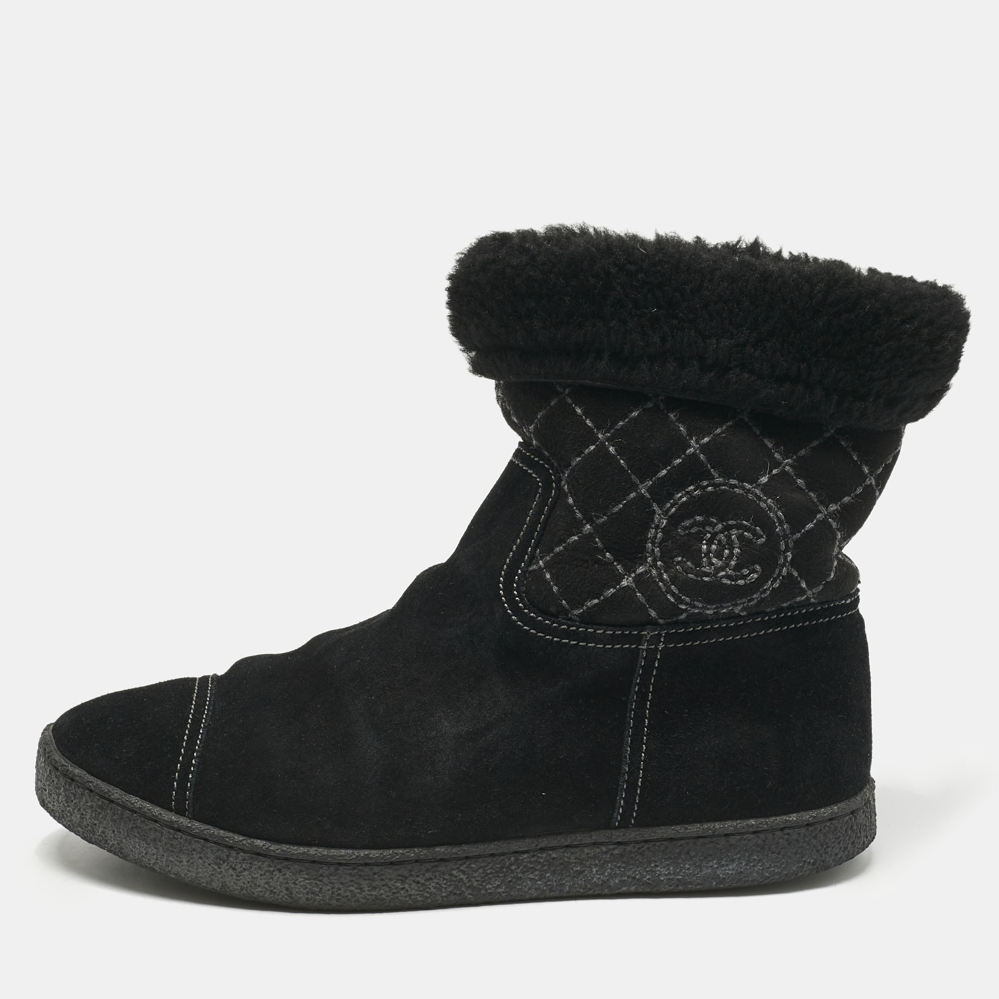 Pre-owned Chanel Black Suede And Fur Chain Detail Ankle Boots Size 38