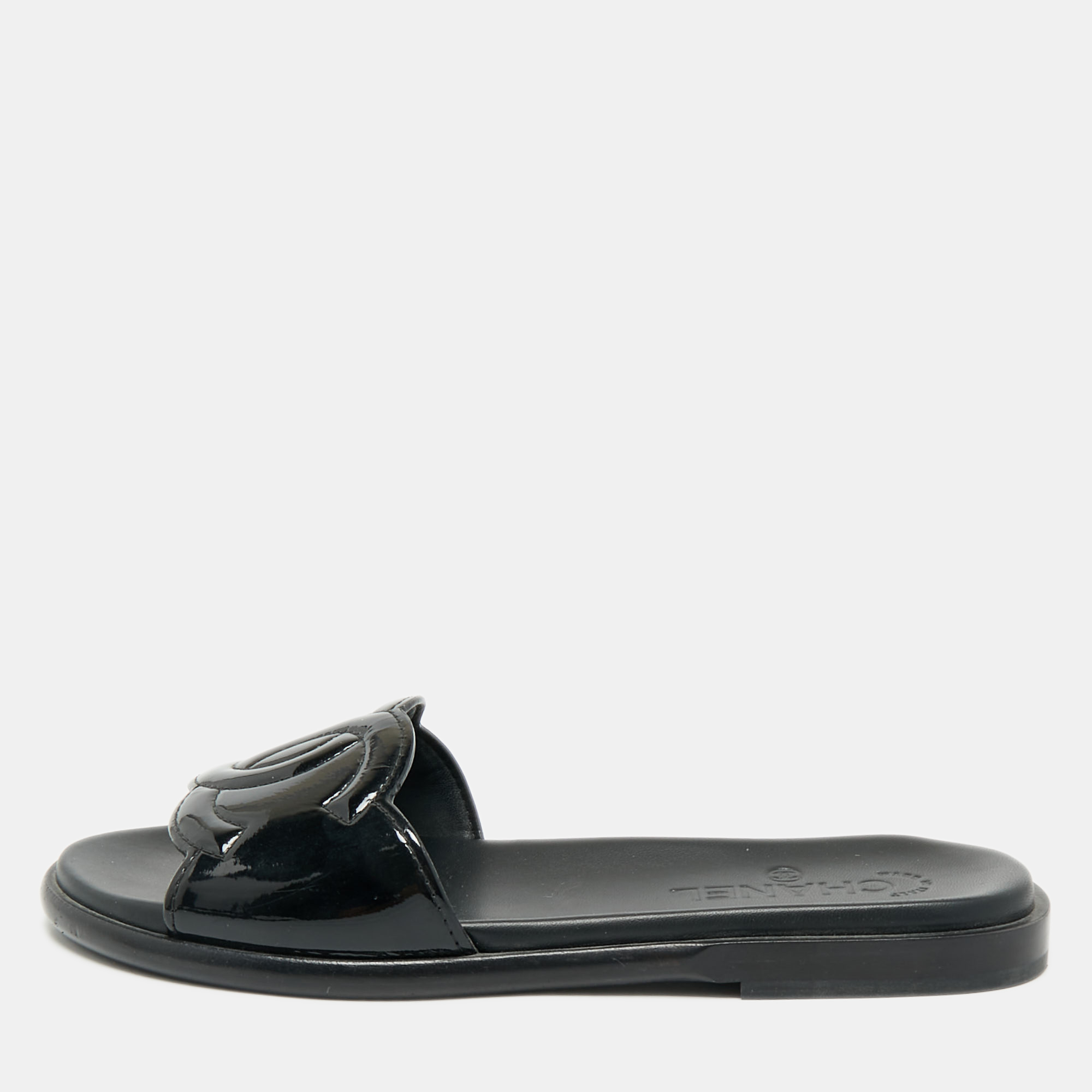 Pre-owned Chanel Black Patent Leather Cc Flat Slides Size 38.5
