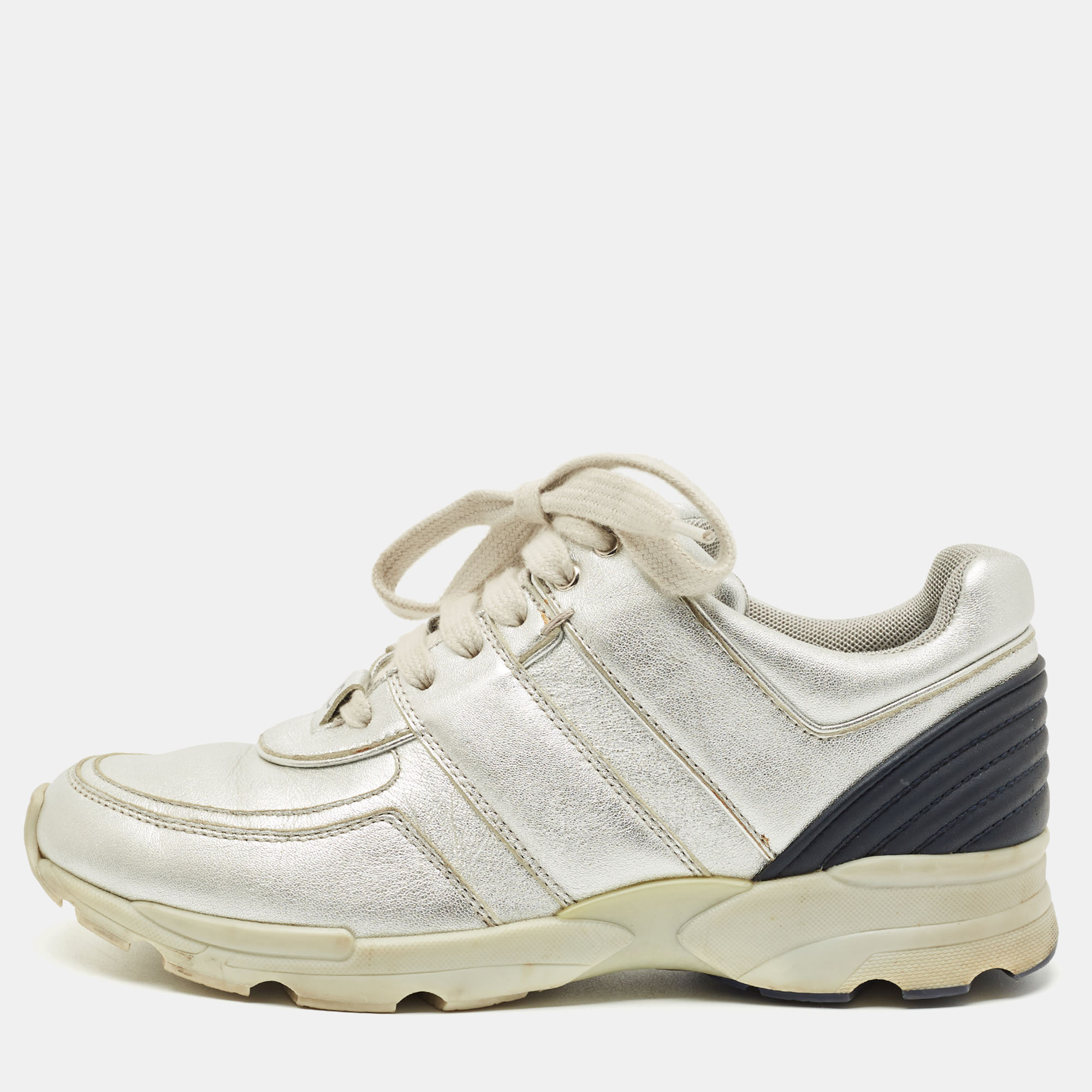 

Chanel Silver Leather CC Low Top Sneakers Size