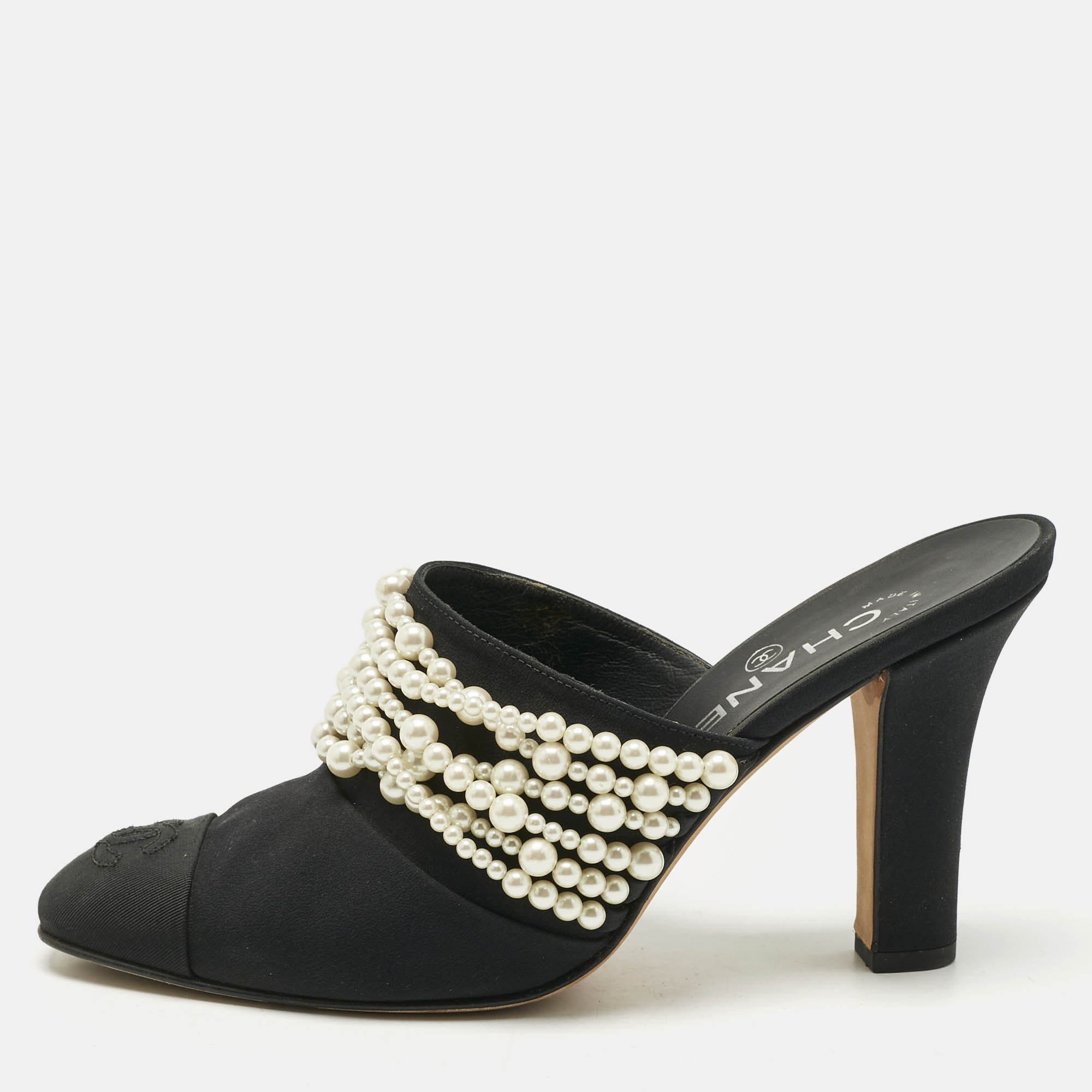 Pre-owned Chanel Black Canvas Cc Cap Toe Pearl Embellished Mules Size 37.5