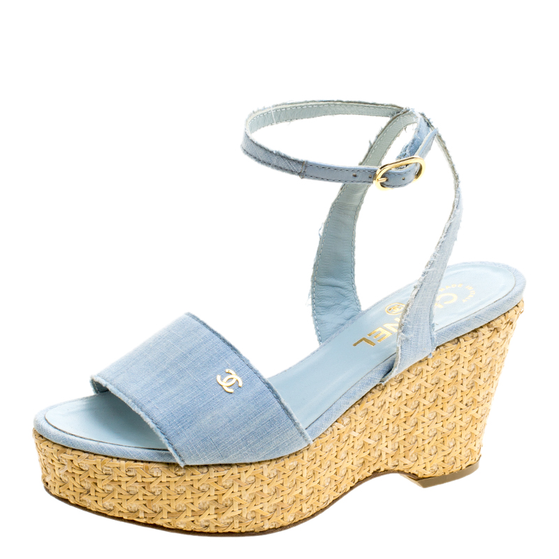 مملوكة مسبقًا صندل شانيل كانفاس CC أزرق فاتح مقاس 36