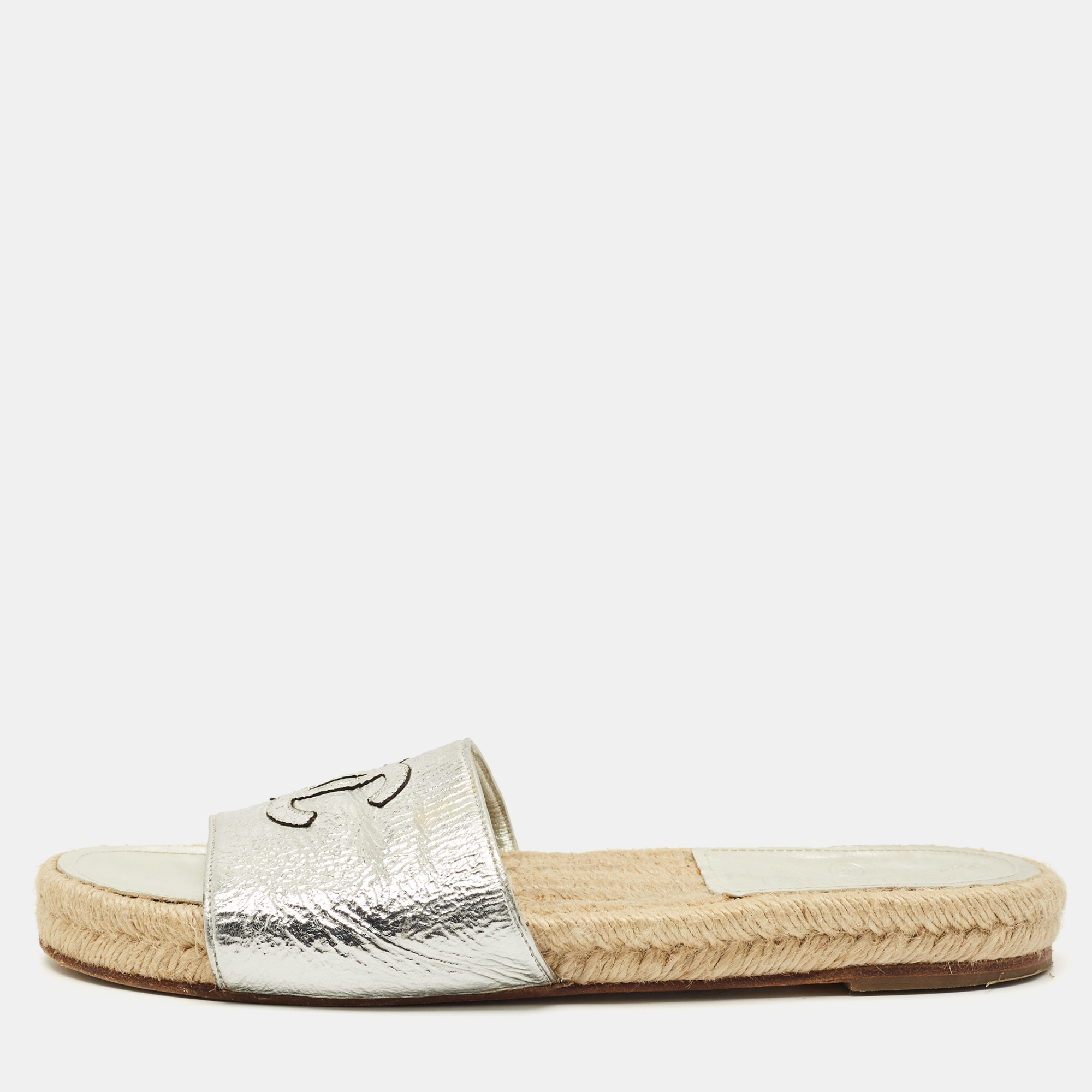 

Chanel Silver Leather CC Espadrille Slides Sandals Size
