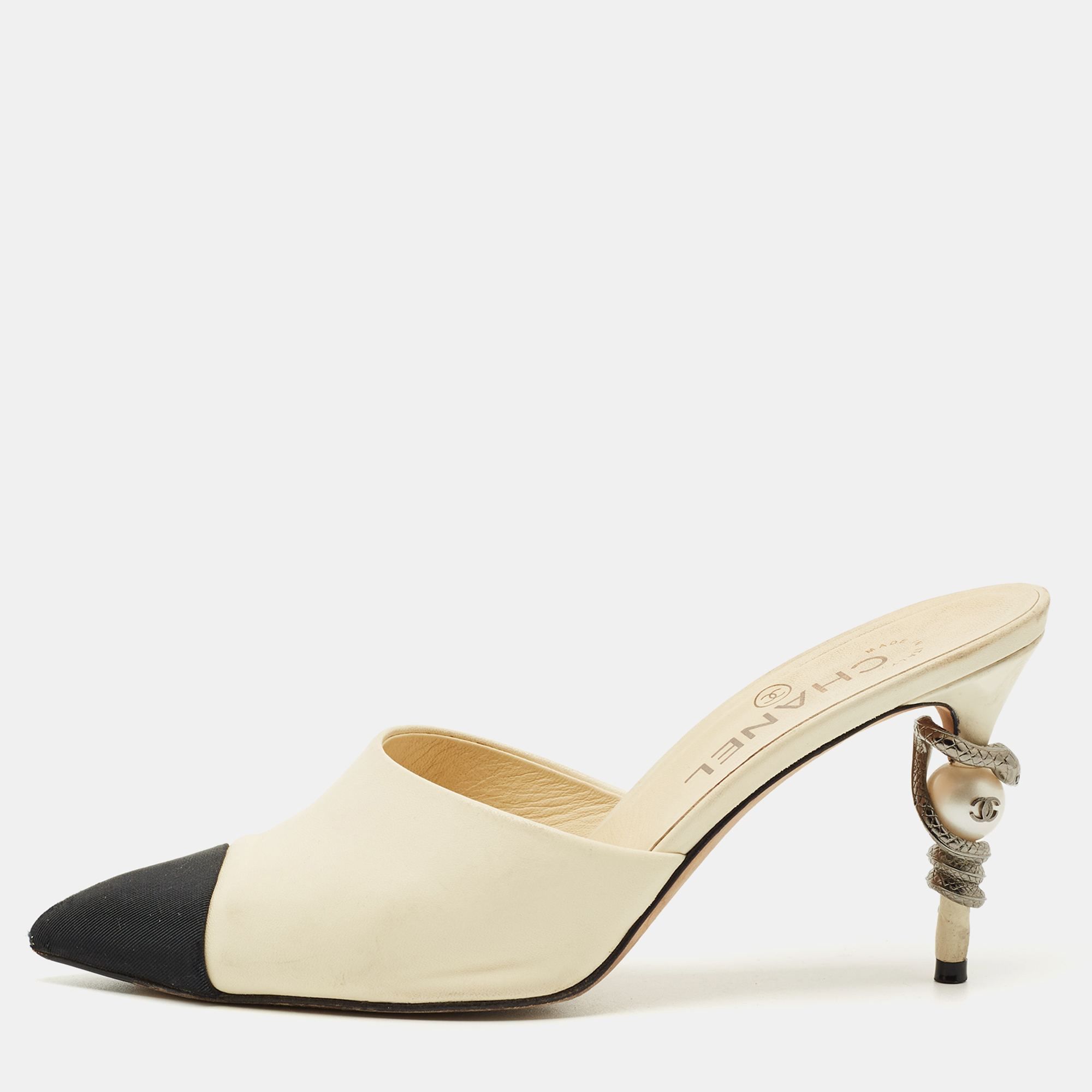 

Chanel Cream Canvas and Leather CC Pointed Toe Slide Sandals Size