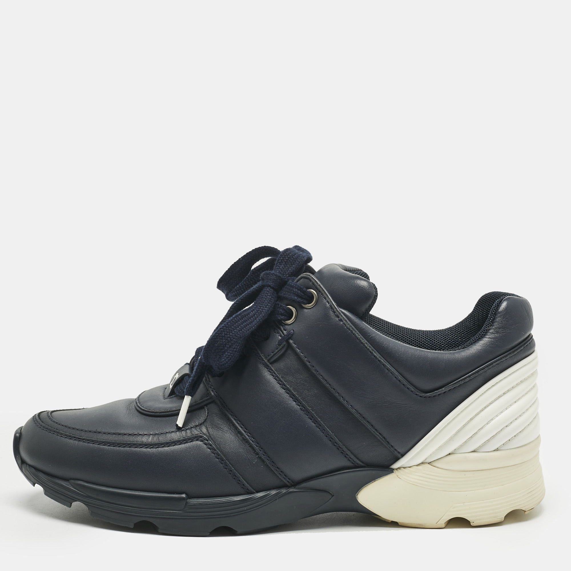 

Chanel Black Leather CC Low Top Sneakers Size