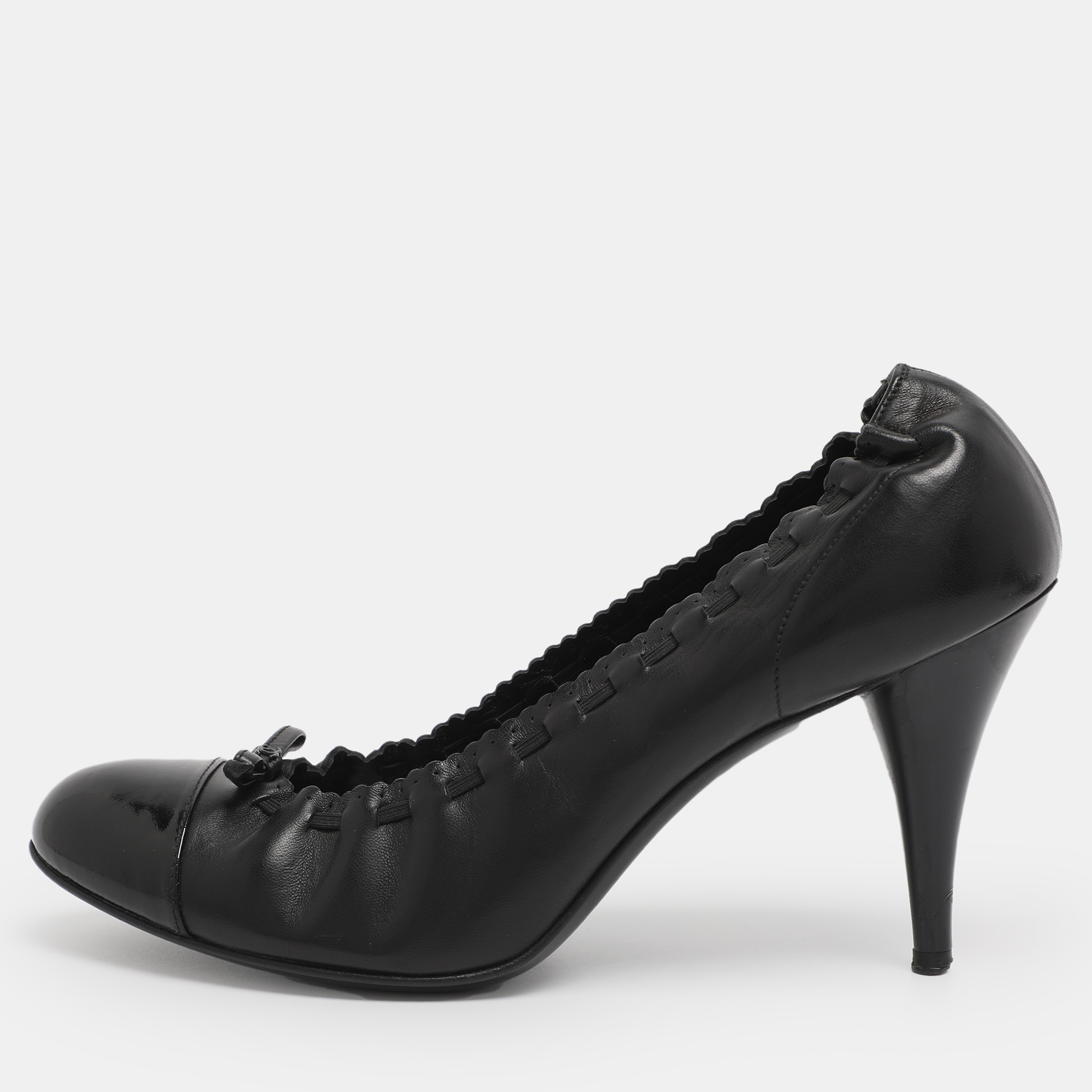 

Chanel Black Leather Bow Pumps Size 38.5