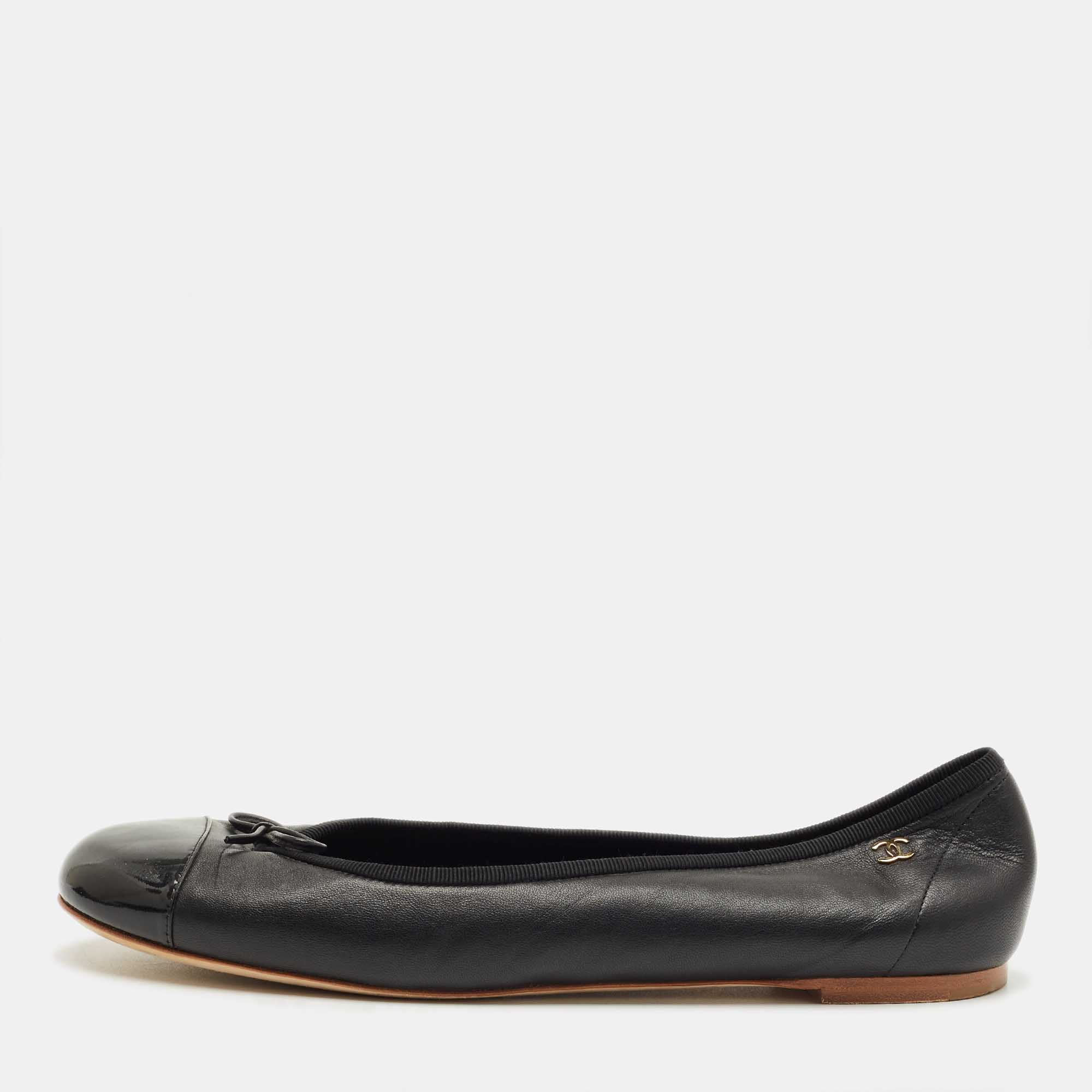 Pre-owned Chanel Black Leather Cc Cap Toe Ballet Flats Size 41
