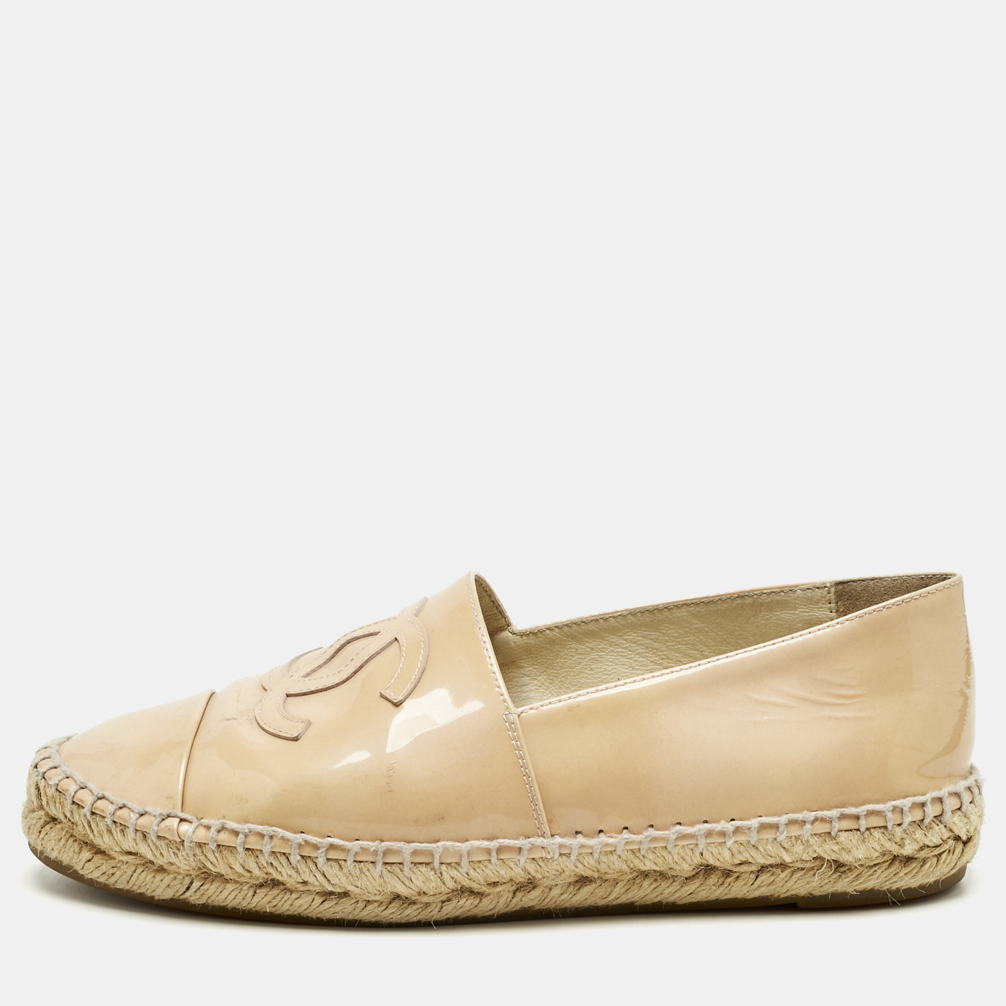 Pre-owned Chanel Beige Patent Leather Cc Cap Toe Espadrille Flats Size 38 In Sand