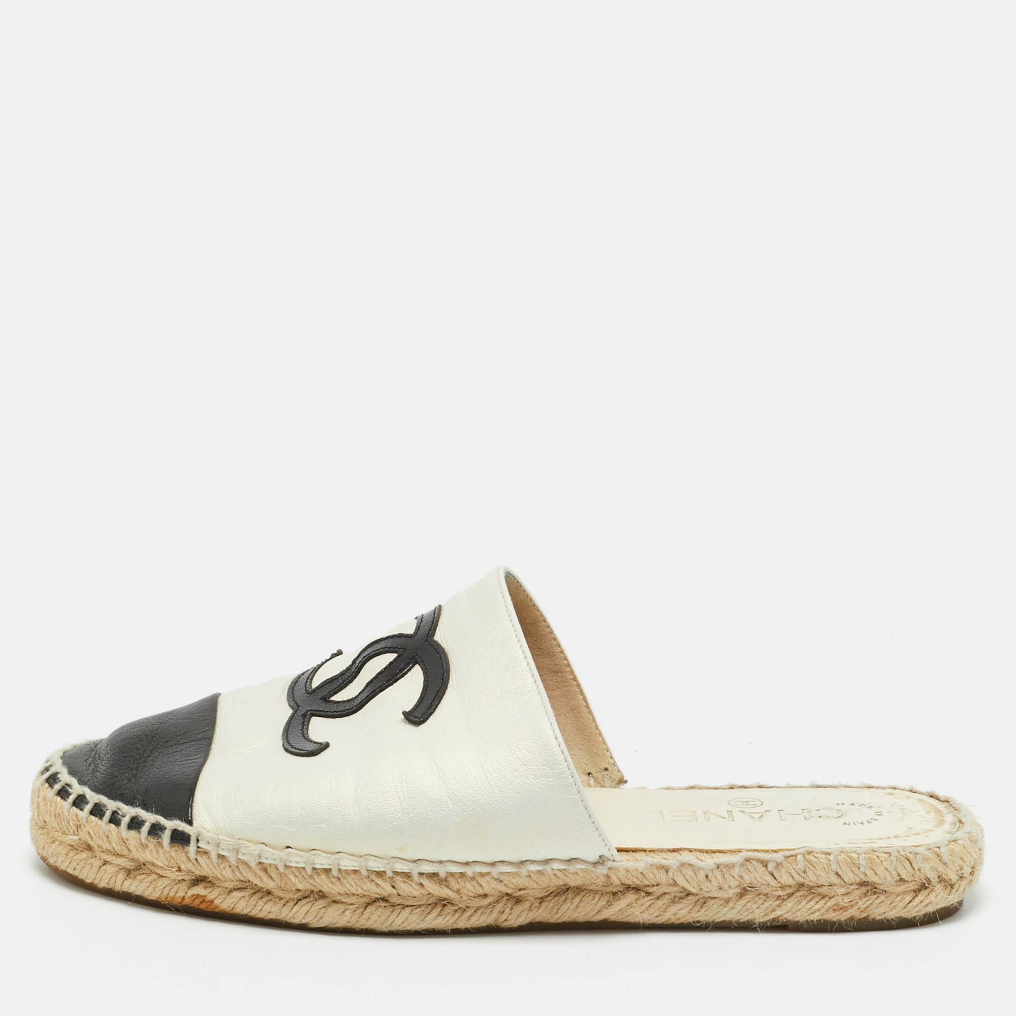 Pre-owned Chanel Black/white Leather Cc Cap Toe Espadrille Flat Mules Size 38