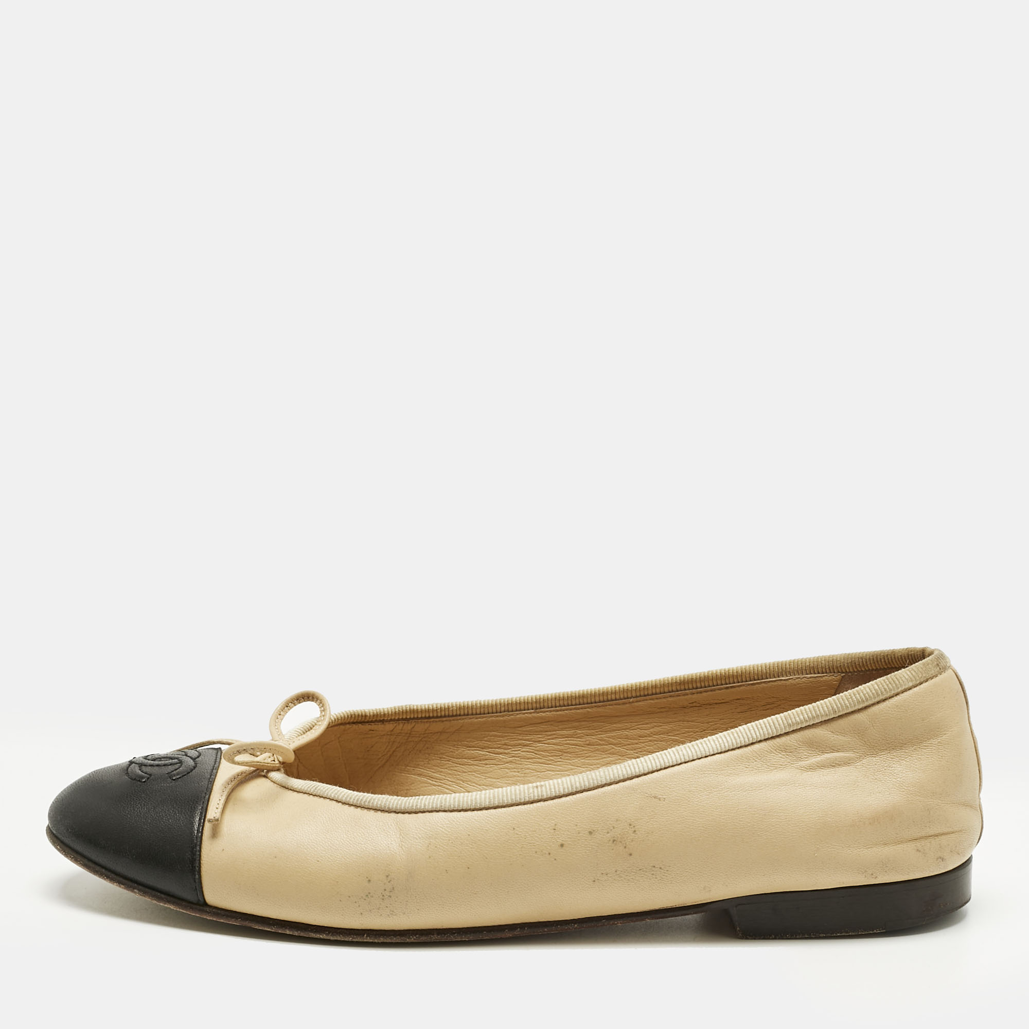

Chanel Beige/Black Leather CC Ballet Flats Size 39.5