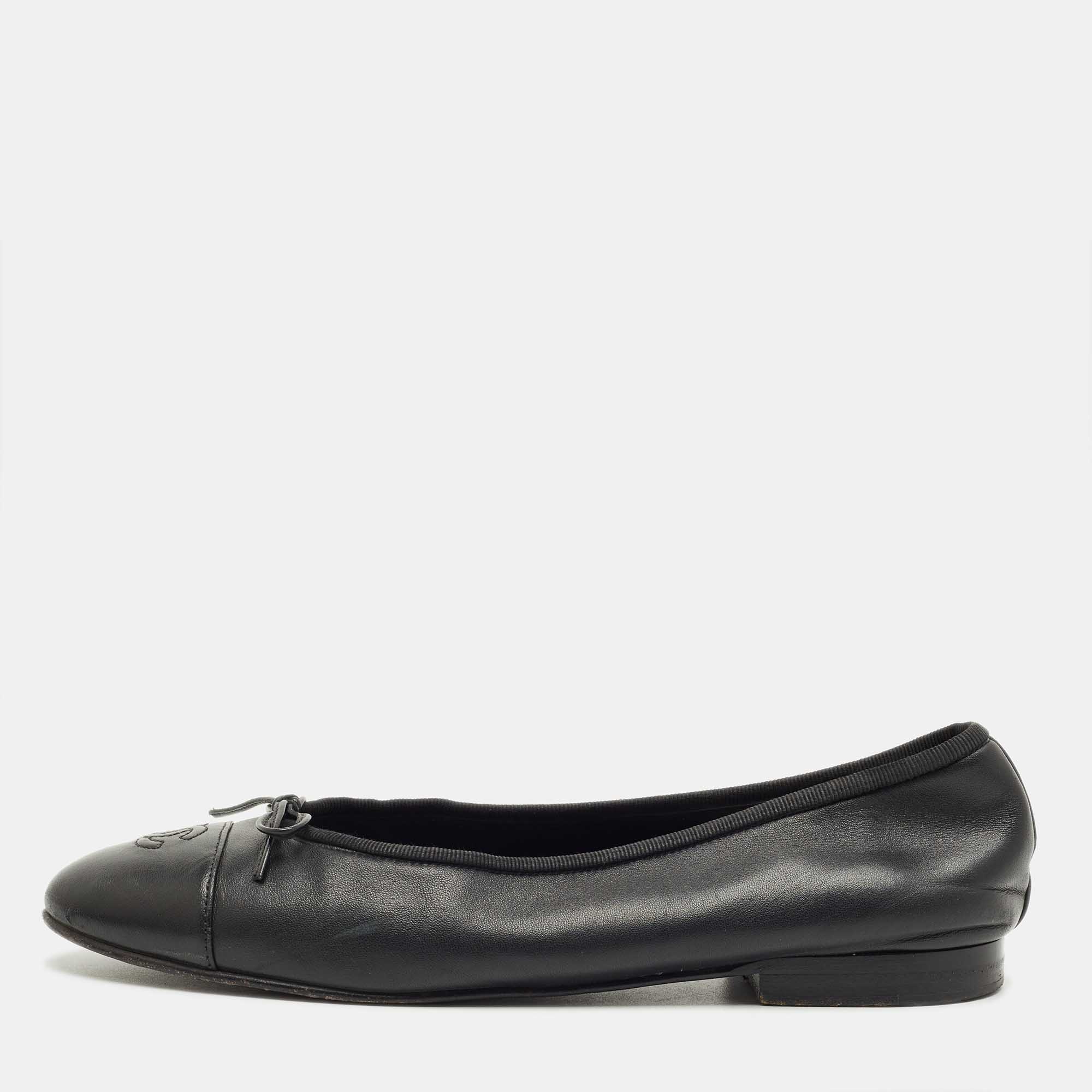 Pre-owned Chanel Black Leather Cc Cap Toe Ballet Flats Size 39