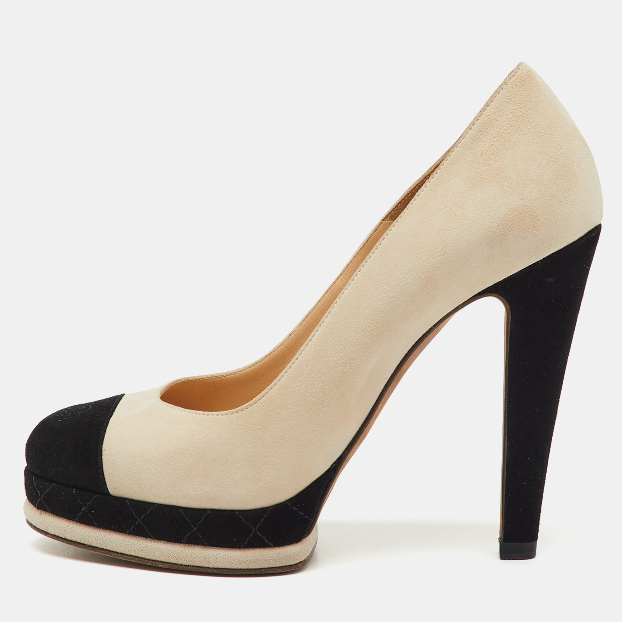 Pre-owned Chanel Beige/black Suede Cc Cap Toe Platform Pumps Size 37.5 In Sand