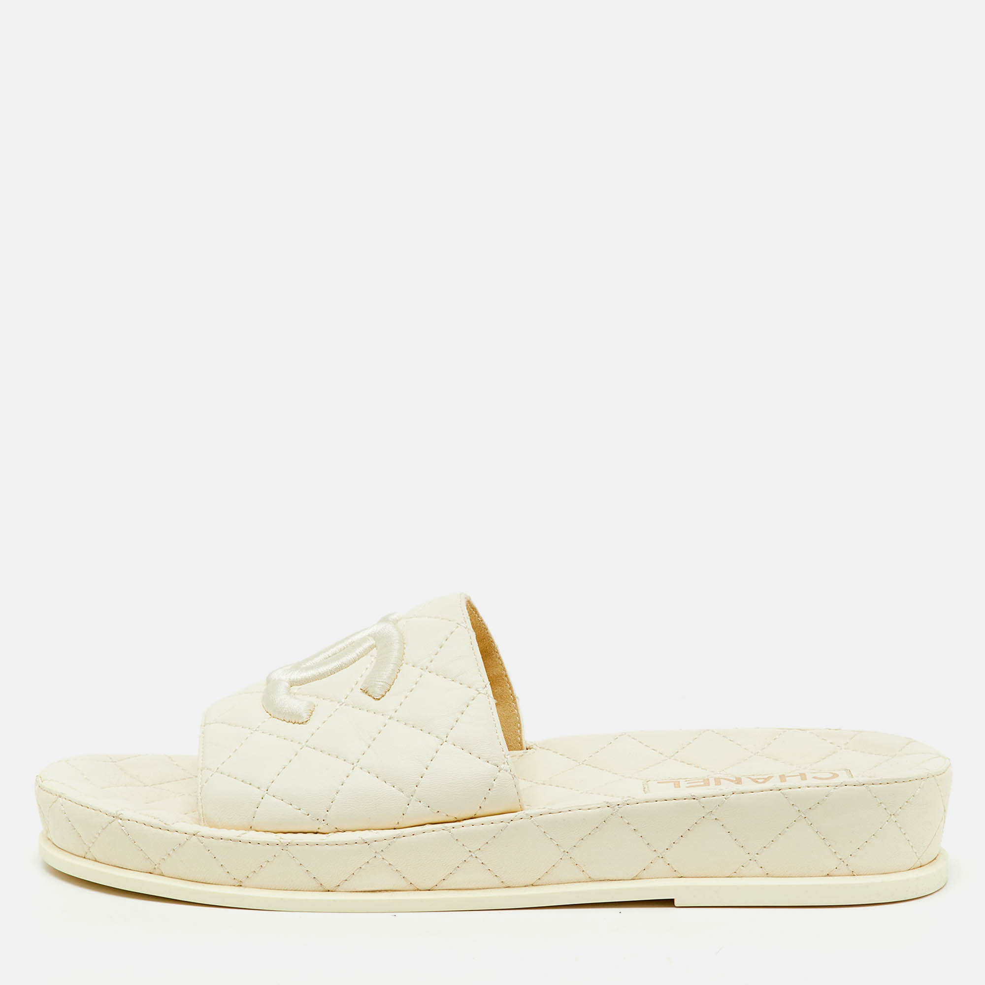

Chanel Off White Quilted Leather CC Slide Sandals Size