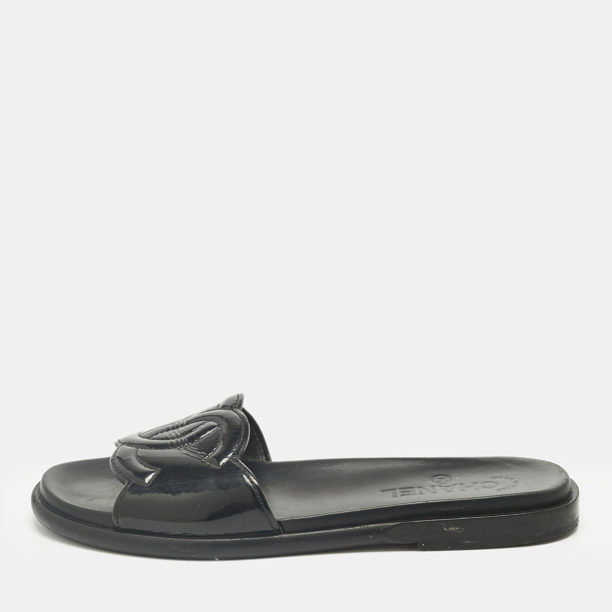 Pre-owned Chanel Black Patent Cc Flat Slides Size 39