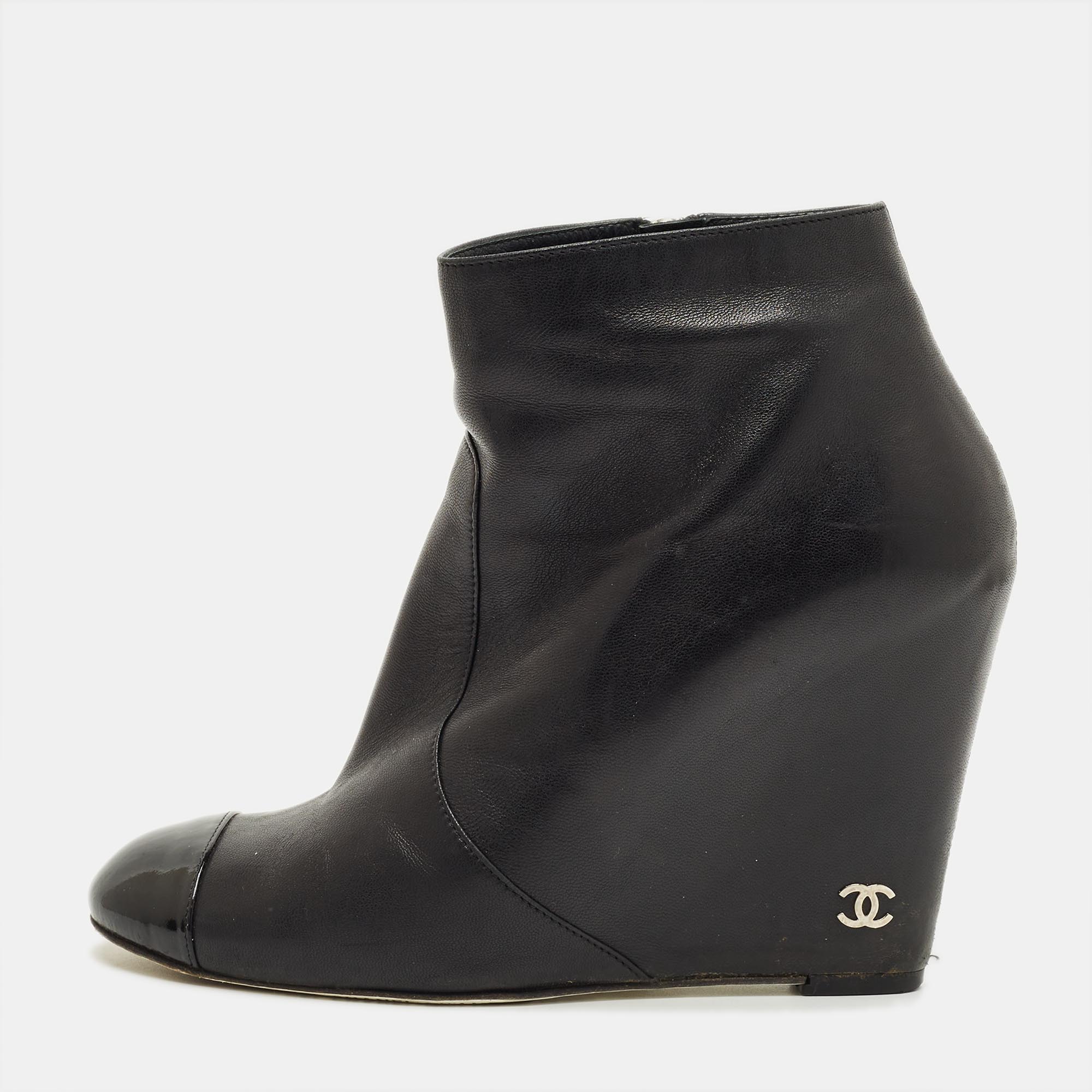 Pre-owned Chanel Black Leather Cc Cap Toe Wedge Boots Size 39