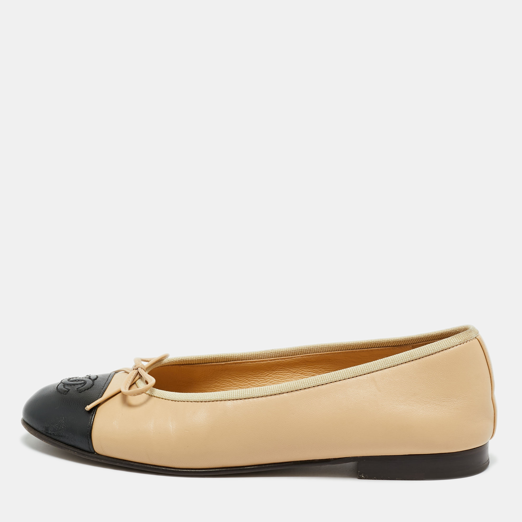 

Chanel Beige/Black Leather Bow CC Cap Toe Ballet Flats Size