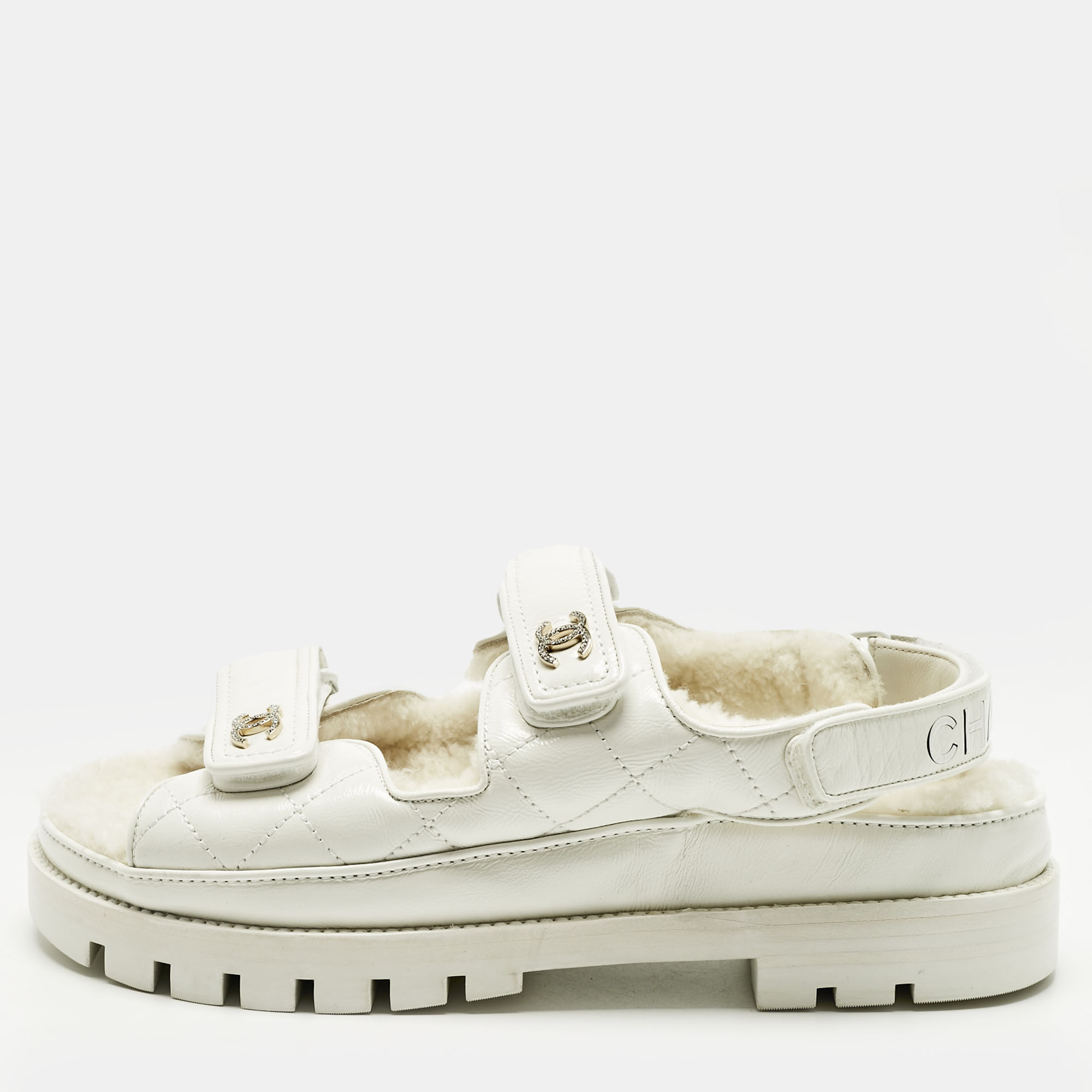 

Chanel White Leather and Shearling Dad Slingback Sandals Size