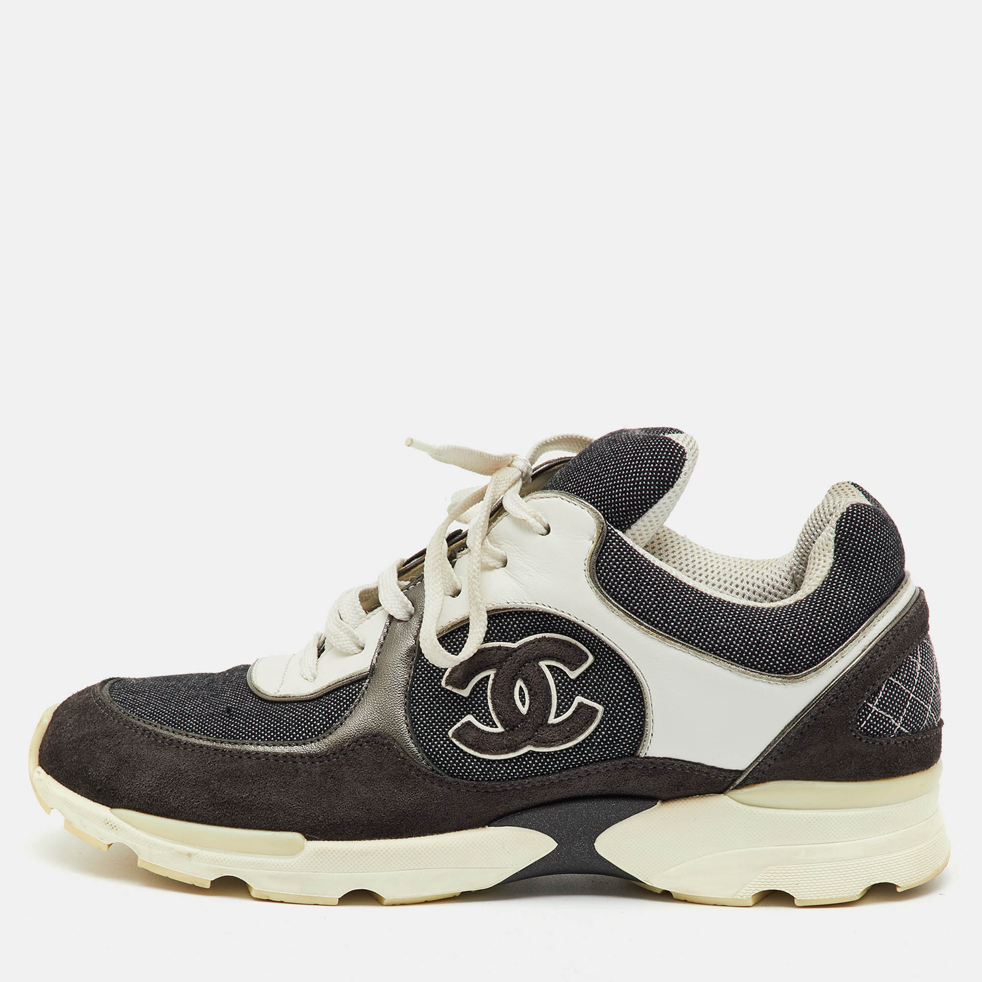 

Chanel Black/Grey Fabric, Suede and Leather CC Low Top Sneakers Size