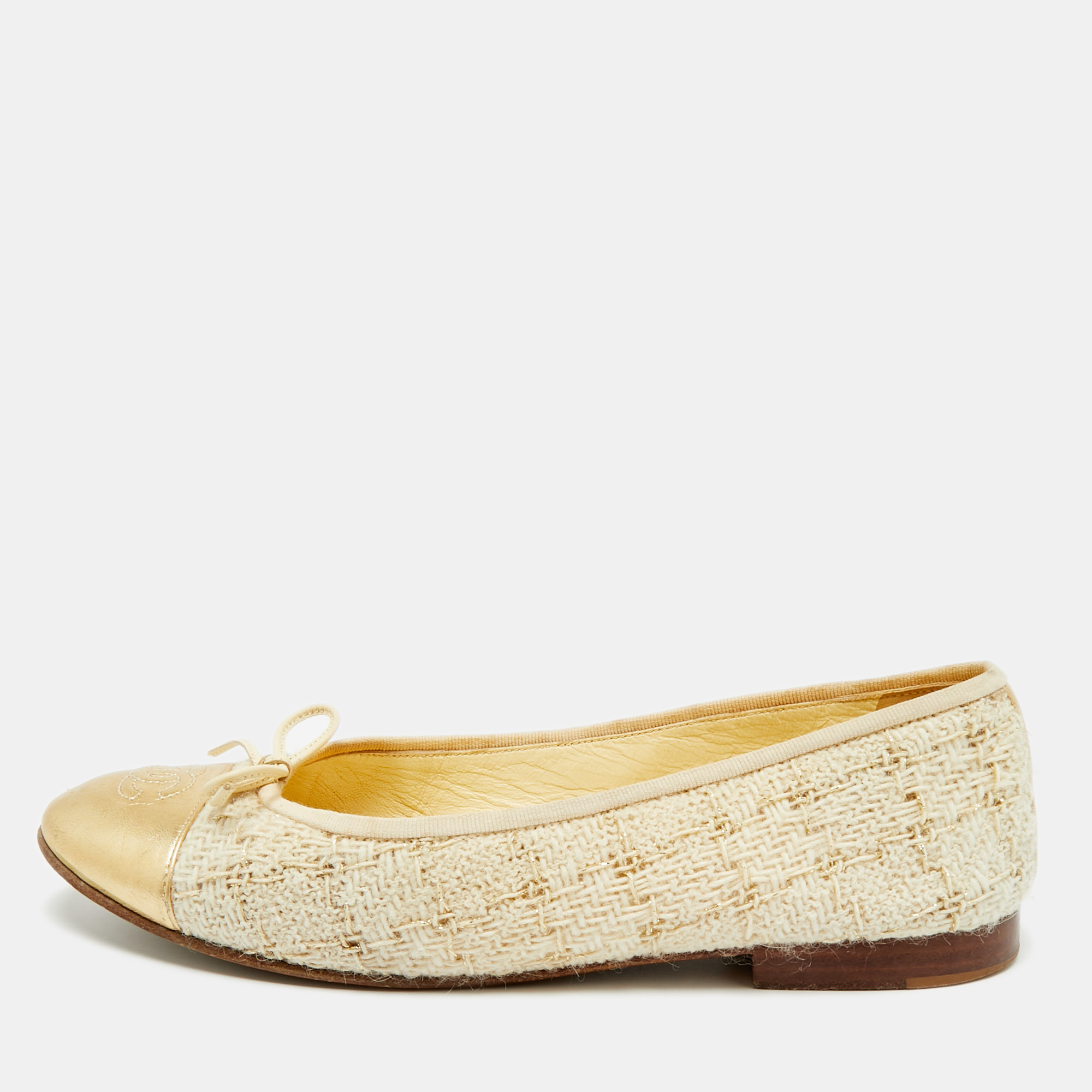 Pre-owned Chanel Gold/cream Leather And Tweed Cc Ballet Flats Size 38.5