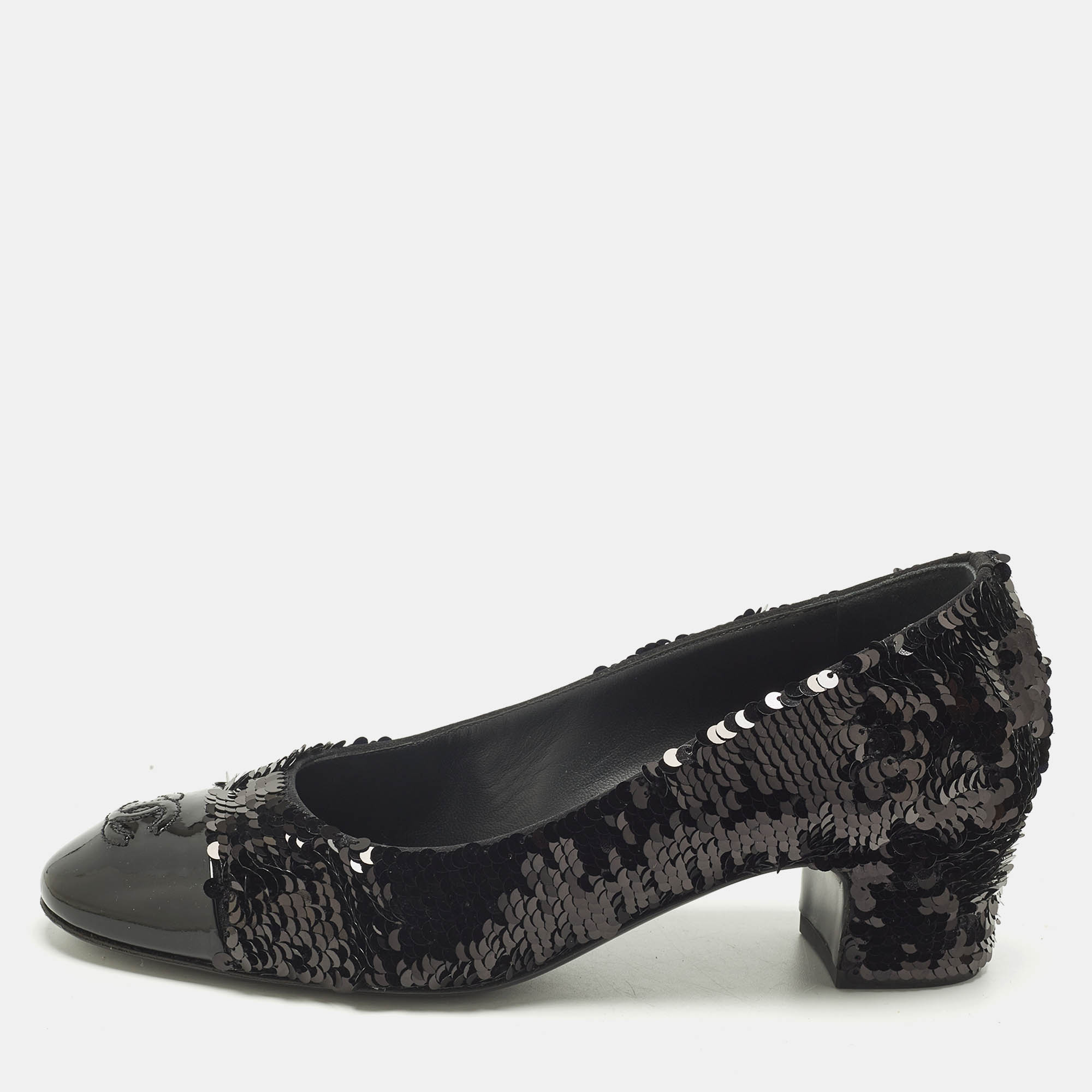 Pre-owned Chanel Black Patent Leather And Sequins Cc Cap Toe Pumps Size 36
