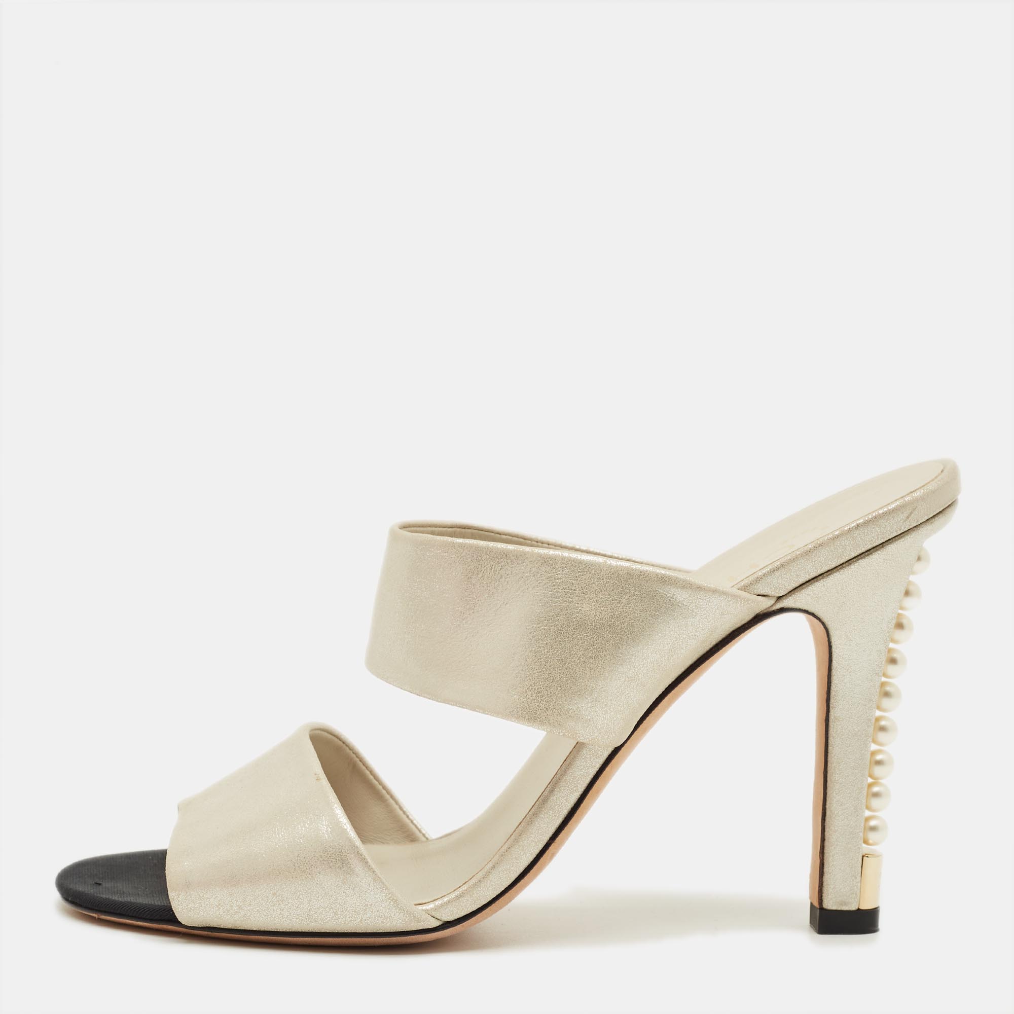 CHANEL Pre-owned Metallic Grey Leather Cc Pearl Heel Slide Sandals Size 40 In Gray