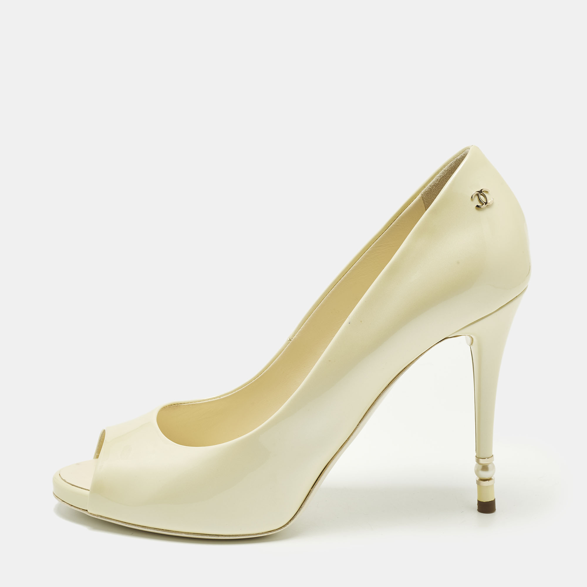 Pre-owned Chanel Size 40 Cream Patent Leather Cc Pearl Embellished Heel Peep Toe Pumps In White